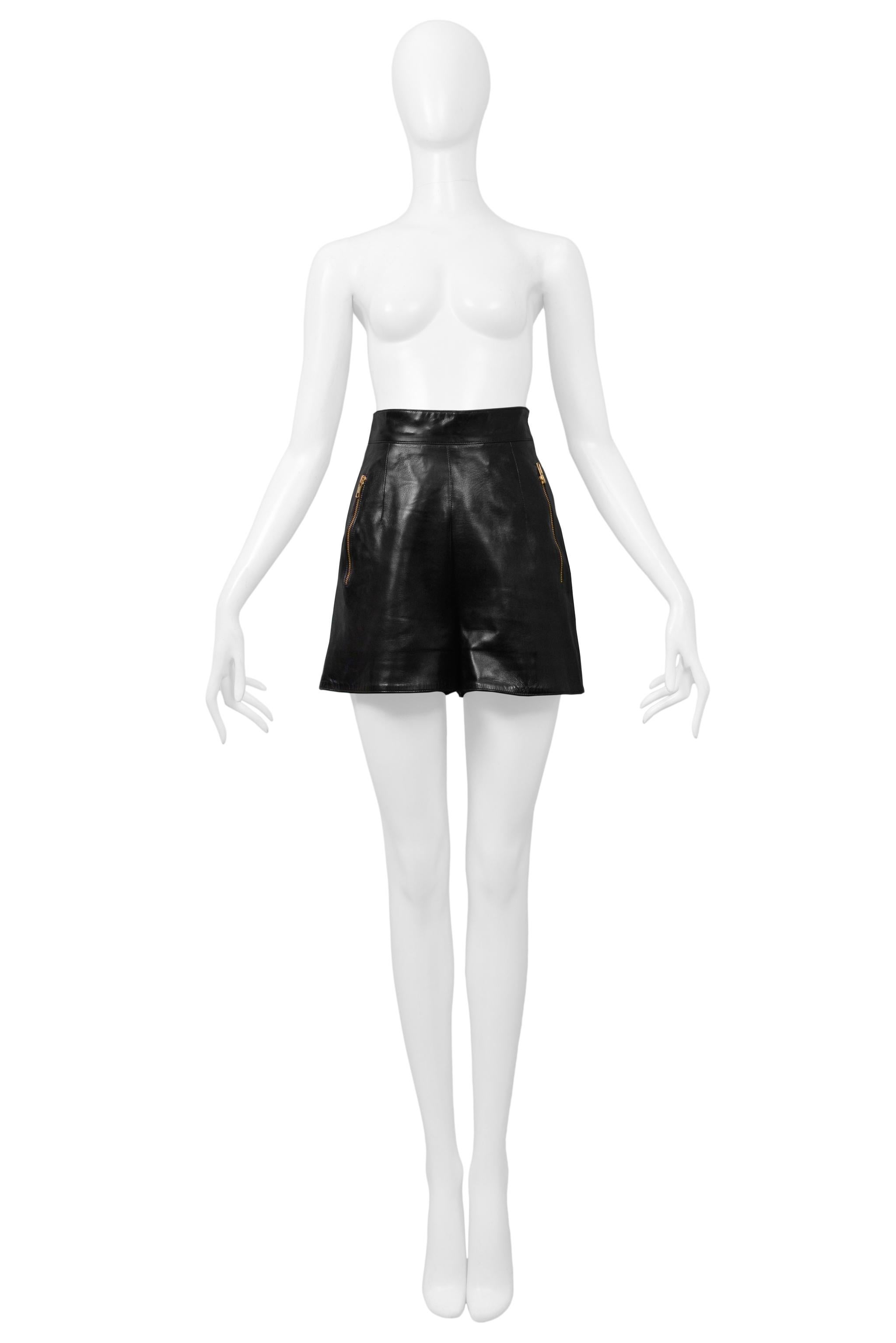Resurrection Vintage is excited to offer a pair of vintage Claude Montana black leather high-waisted shorts featuring gold-tone front zippers, a high waist, and a lined interior.

Claude Montana 
Size 38
Leather
Excellent Vintage