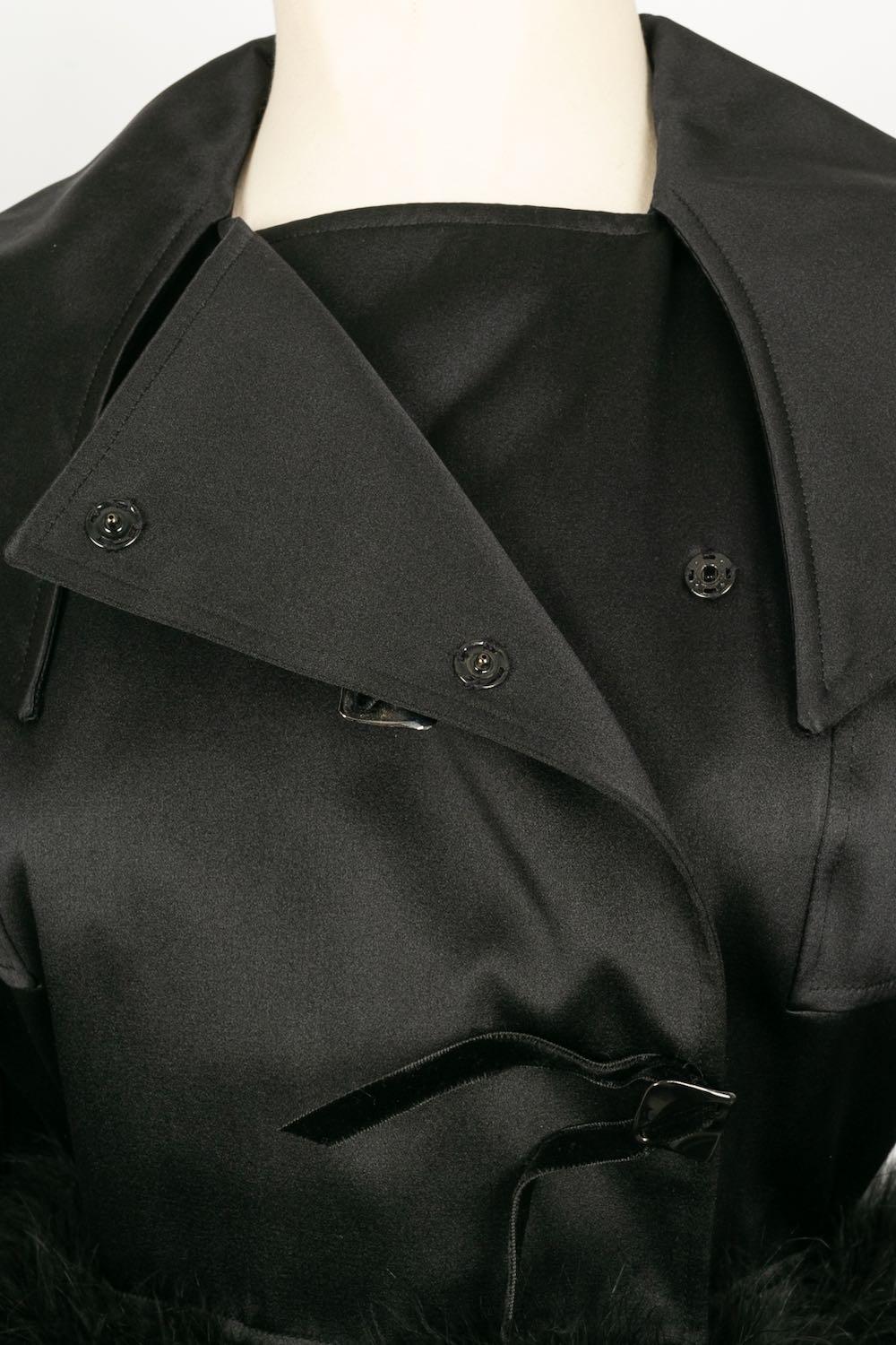 Manteau en satin noir et plumes de marabout de Claude Montana, 1993 en vente 1
