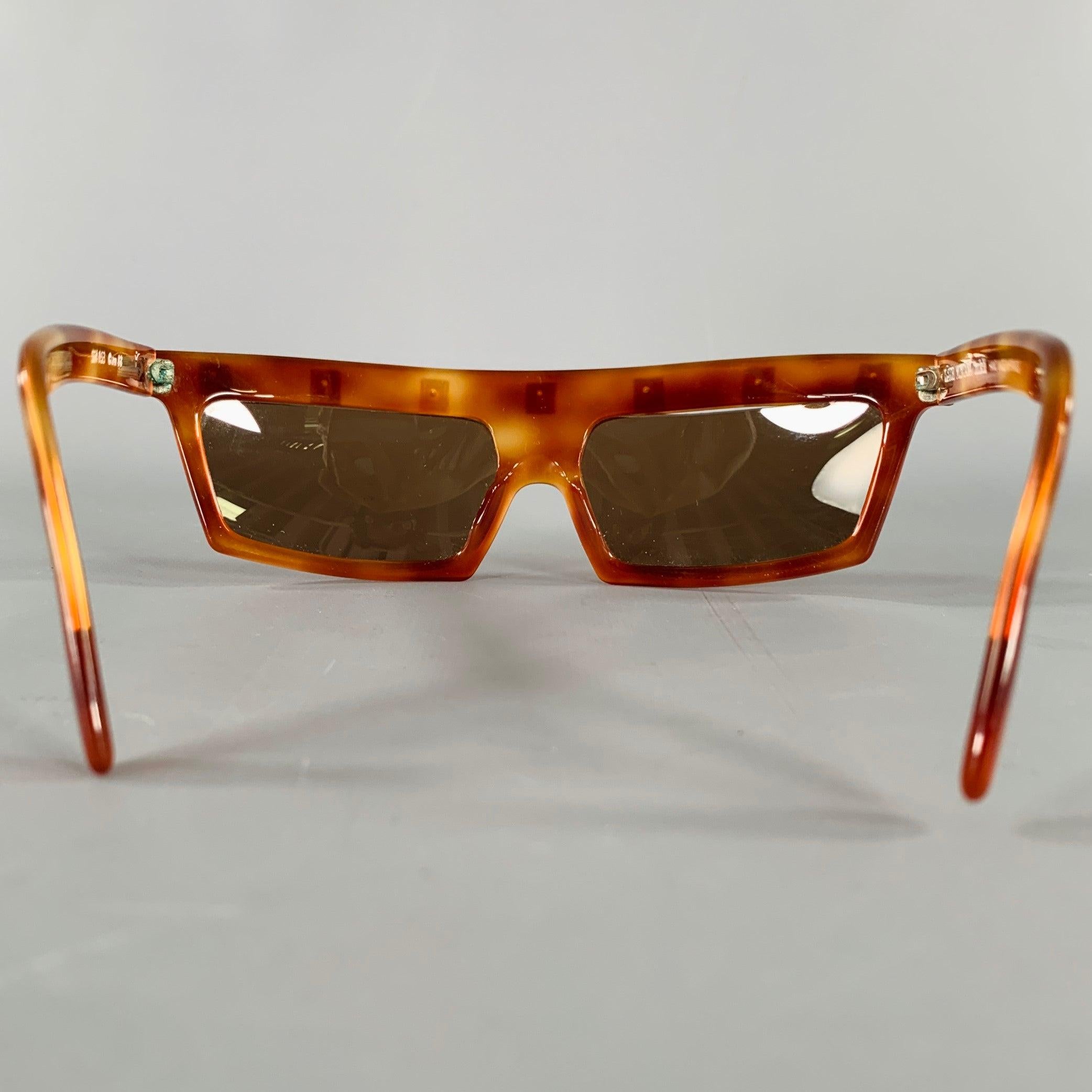 CLAUDE MONTANA Brown Schildpatt Sonnenbrille aus Acetat mit Nieten (Braun) im Angebot