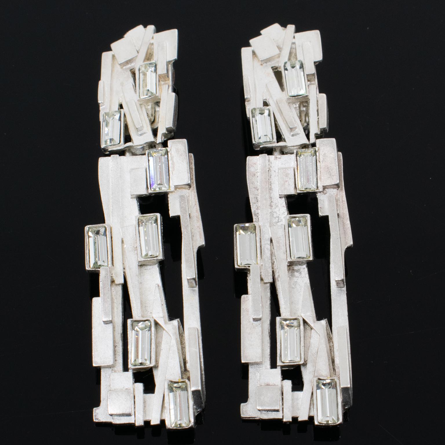 Claude Montana Brutalist Silver Plate Jeweled Dangle Clip Earrings  In Excellent Condition For Sale In Atlanta, GA