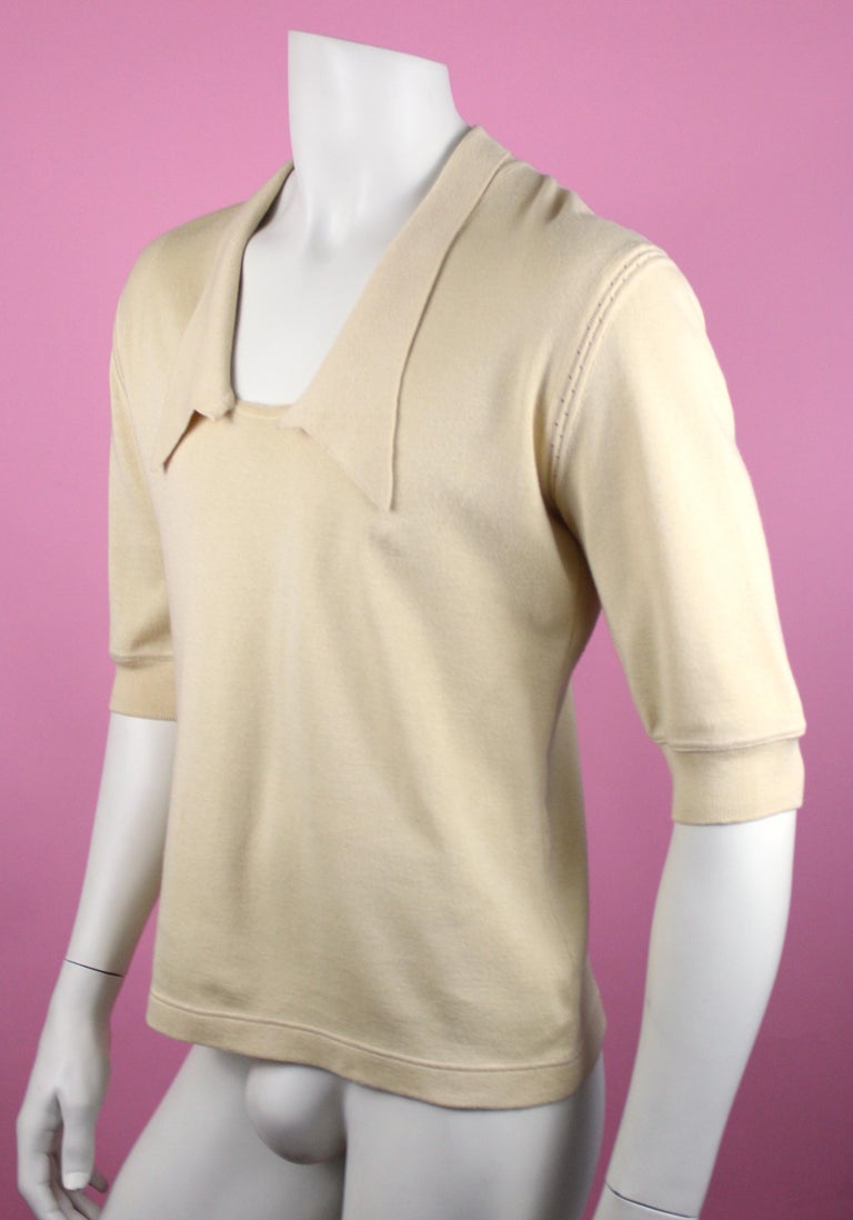 -Super soft and stretchy polo knit from Claude Montana
-Features oversized peaked collar
-Made in Italy
-Not sized but bet fitting size L
-100% cotton


Approximate Measurements
-Total length: 23.5
-Shoulder to shoulder: 18