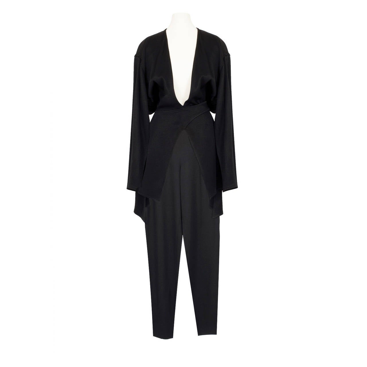 Claude Montana pants suit from 1980's.
The tailored adjustable wrapped and tied Jacket has open back, makes amazing silhouette. The trouser has zipper closure.
Material : Not Specified (Silk Jersey feel)
Sz : 36 EU / 40 Italian
Measurements : Jacket