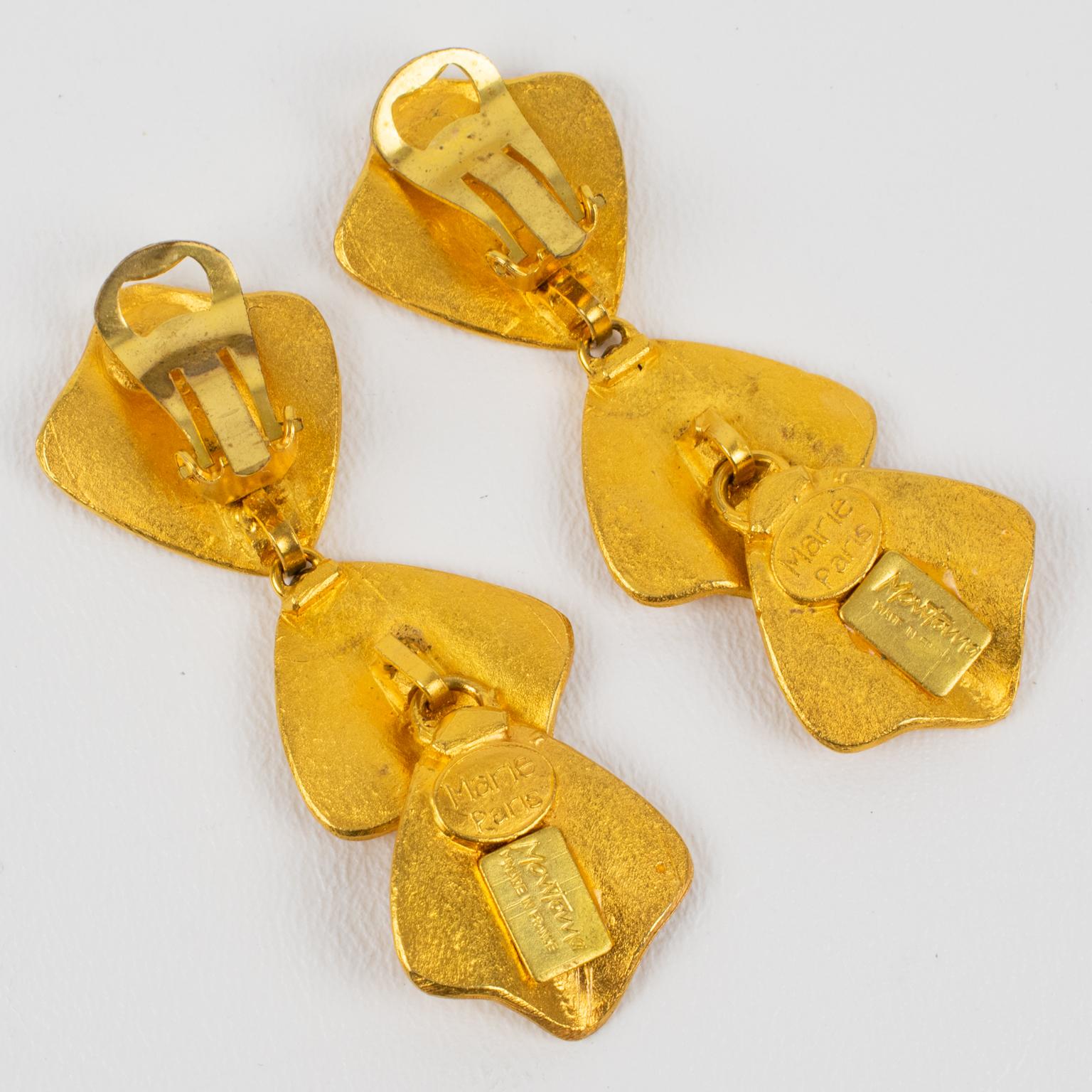 Marie Paris by Claude Montana Textured Gilded Metal Earrings In Good Condition For Sale In Atlanta, GA
