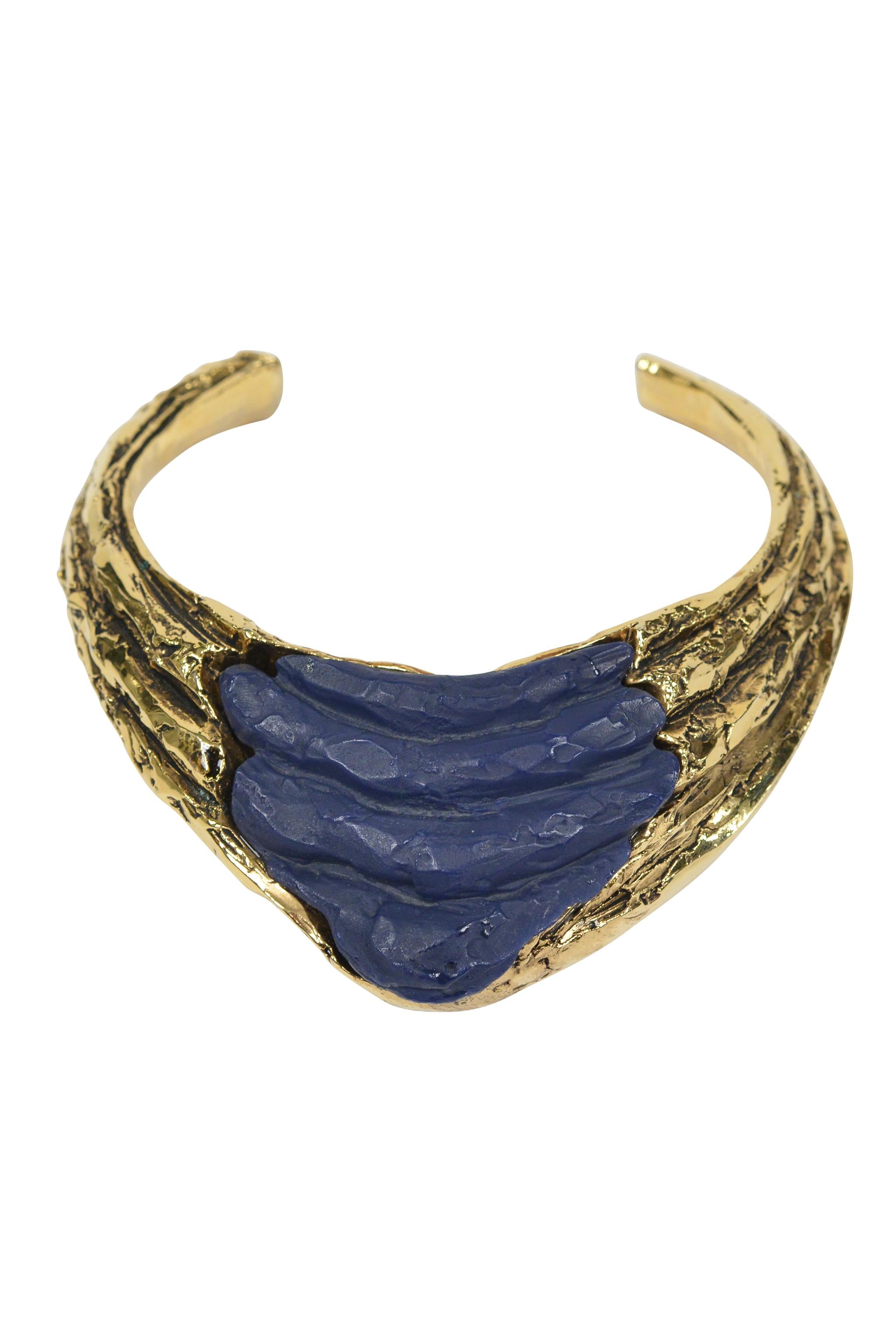 Resurrection Vintage is excited to offer a vintage Claude Montana gold-tone metal brutalist choker necklace with blue resin.

Claude Montana 
Manufactured by Claire Deve Paris 
One Size
Metal & Resin 
Signed 
Excellent Vintage Condition
Authenticity