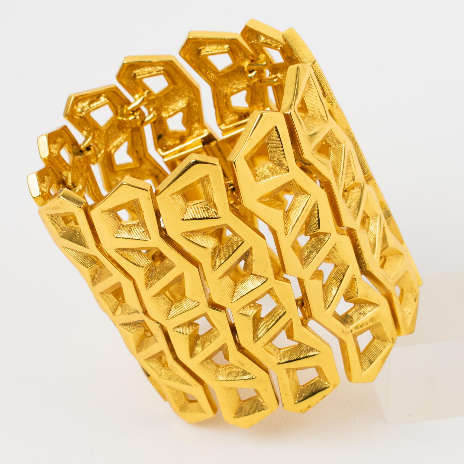 Femenino o masculino Claude Montana Paris Pulsera brazalete maciza dorada y tallada en venta