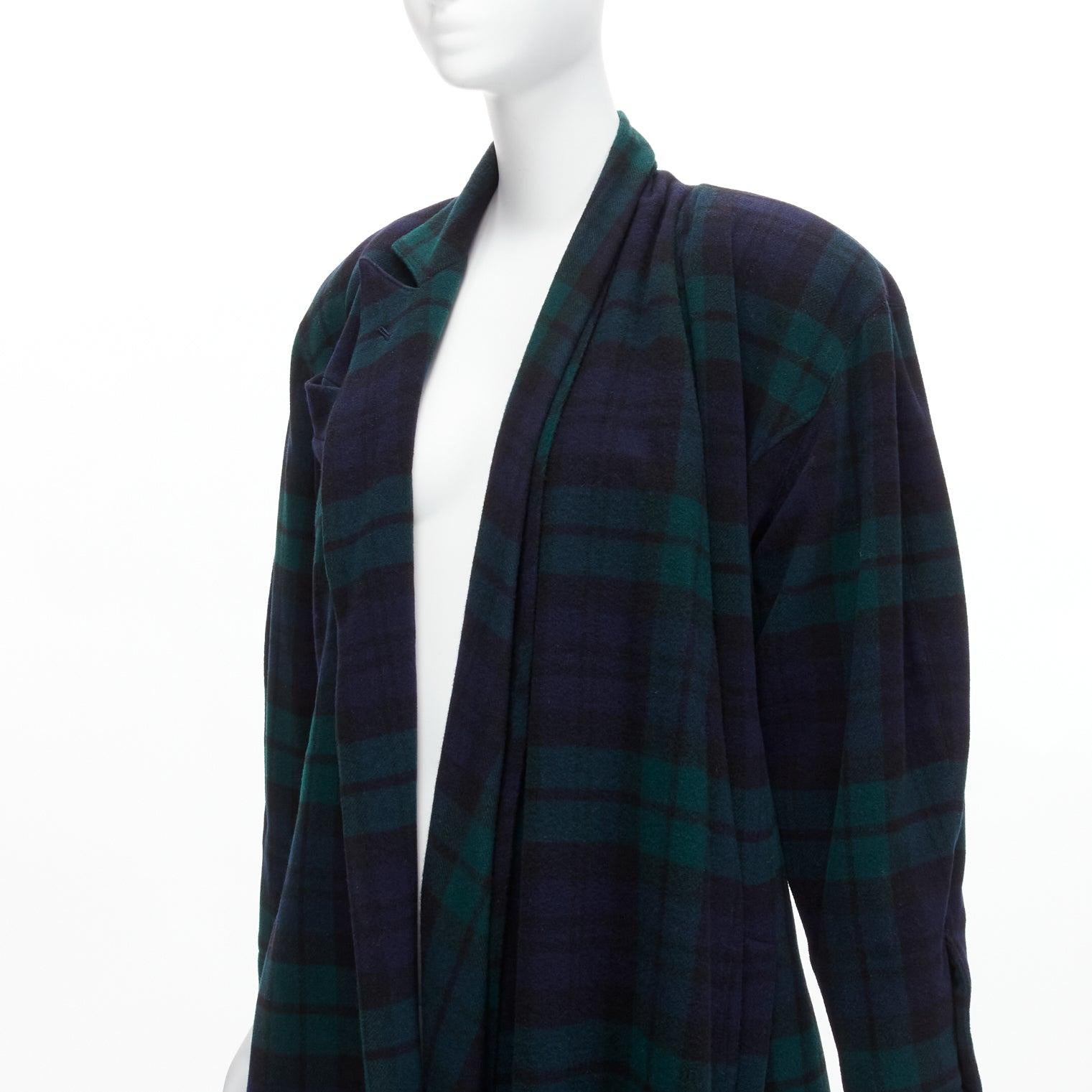 CLAUDE MONTANA green blue Scottish plaid scarf collar strong shoulder oversized coat IT9A3 S
Reference: TGAS/D00407
Brand: Claude Montana
Collection: Par Lapine
Material: Wool, Blend
Color: Blue, Green
Pattern: Checkered
Lining: Blue Fabric
Extra