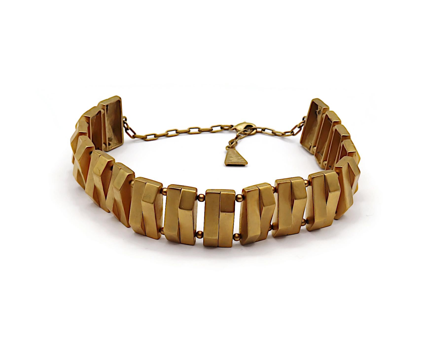 CLAUDE MONTANA Vintage Matte Gold Tone Geometric Choker Necklace In Good Condition For Sale In Nice, FR