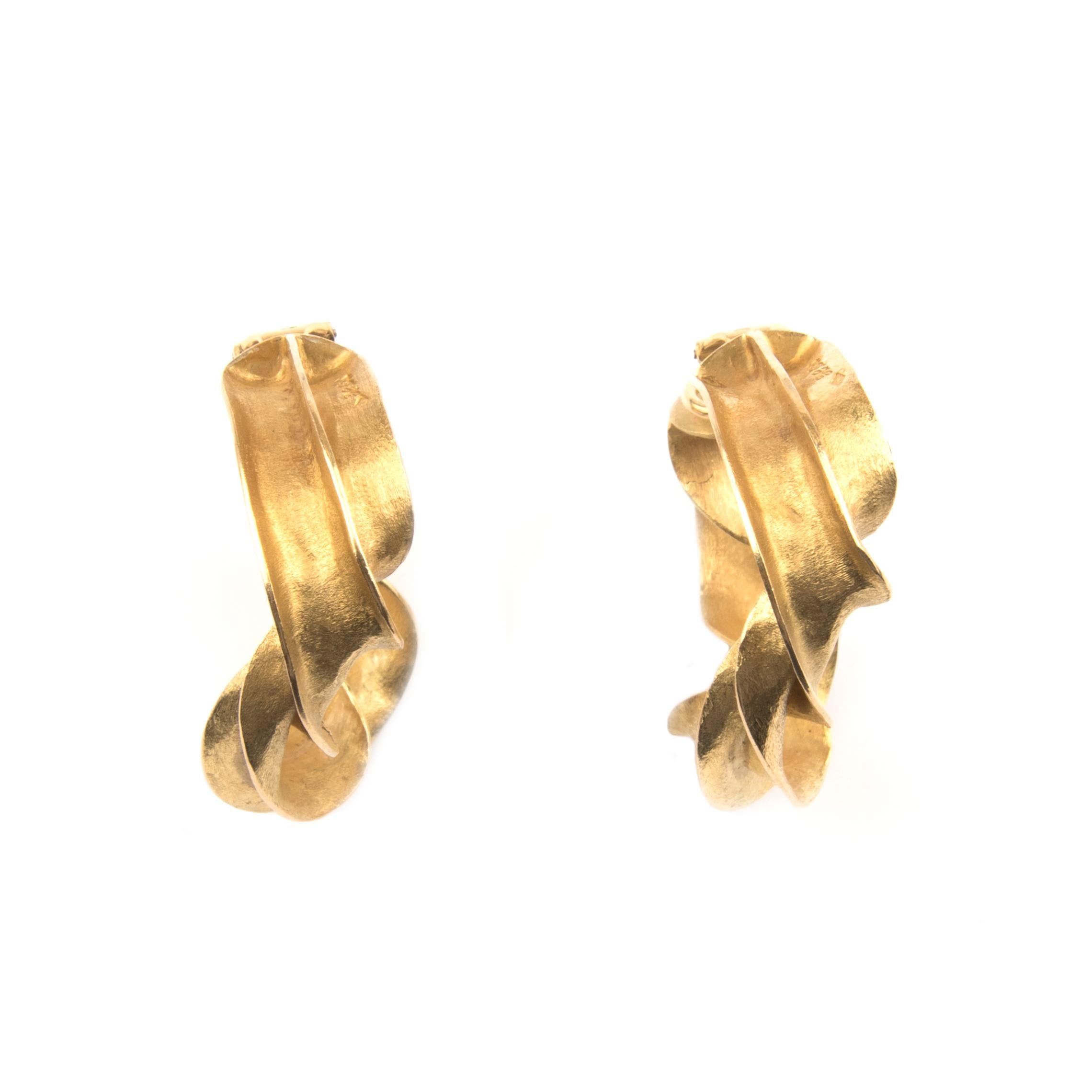Claude Pelletier 18k Yellow Gold Twisted Hoop Earrings, Unique In Good Condition For Sale In London, GB