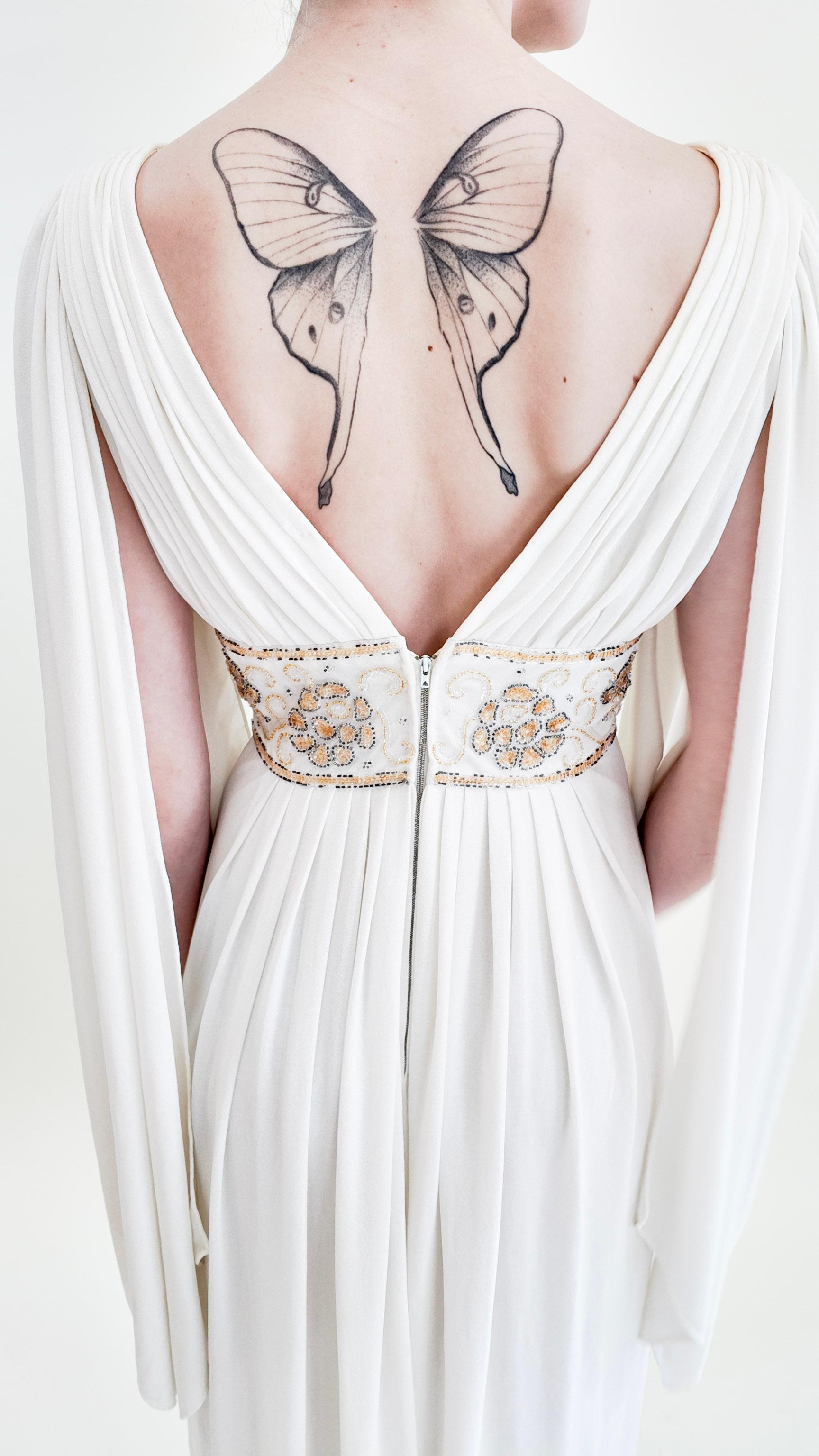 Claude Riha - Vestito bianco con ali d'angelo e perline in vita in vendita 6