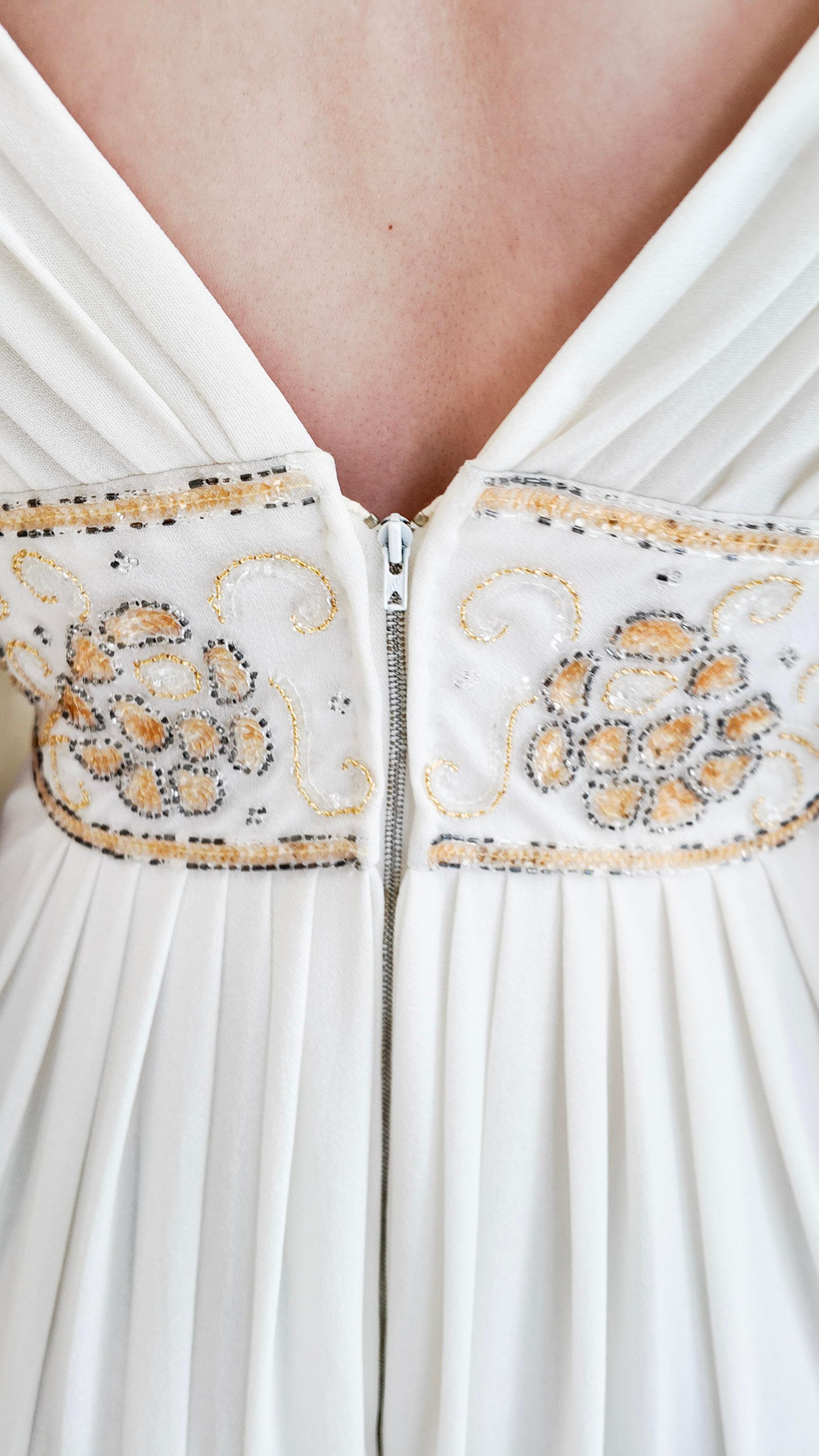 Claude Riha - Vestito bianco con ali d'angelo e perline in vita in vendita 7