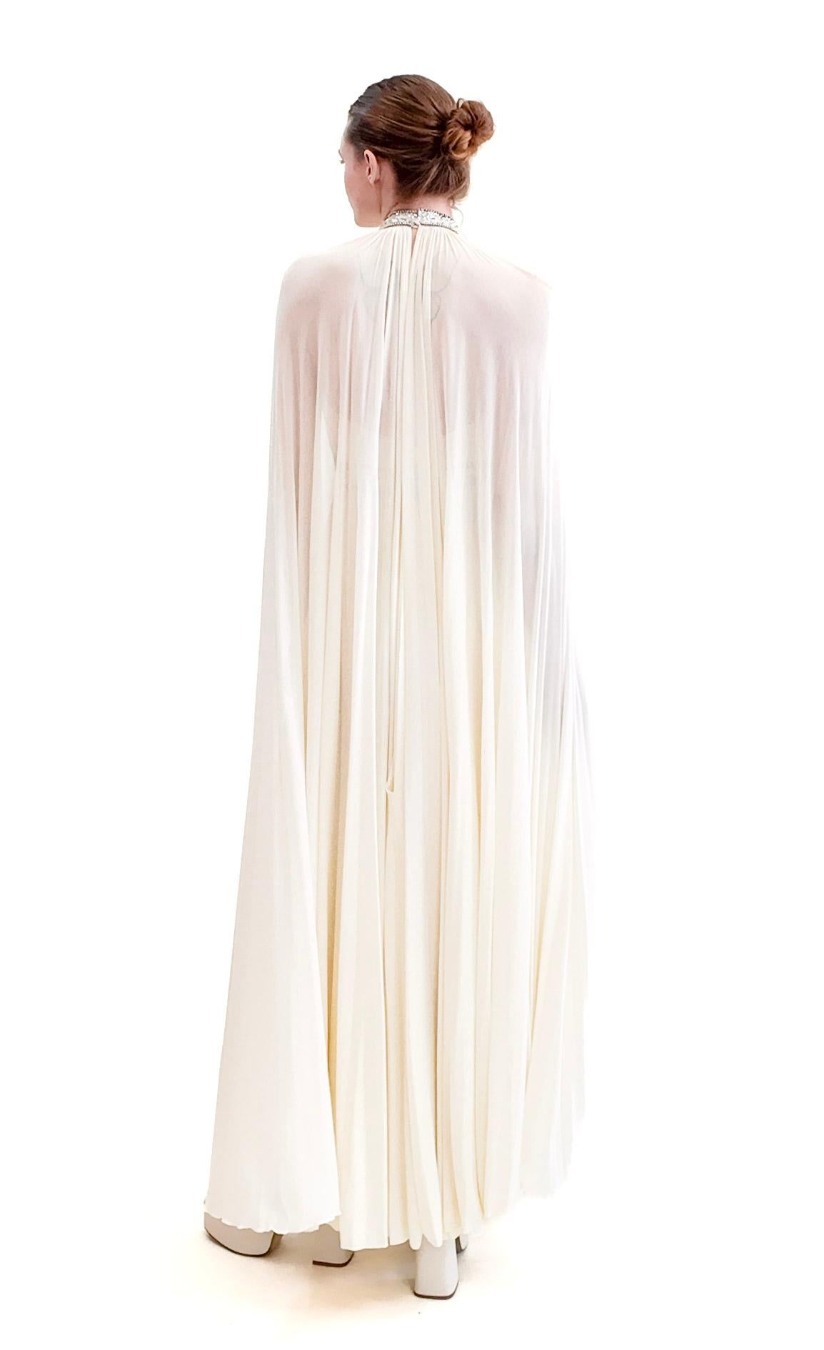 Claude Riha White Caped Gown with Beaded Neckline and Waistline In condizioni buone in vendita a Los Angeles, CA