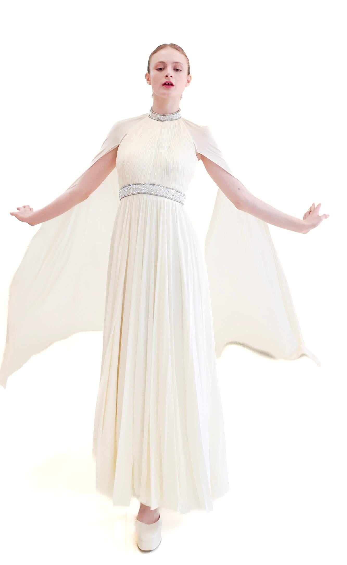 Claude Riha White Caped Gown with Beaded Neckline and Waistline in vendita 3