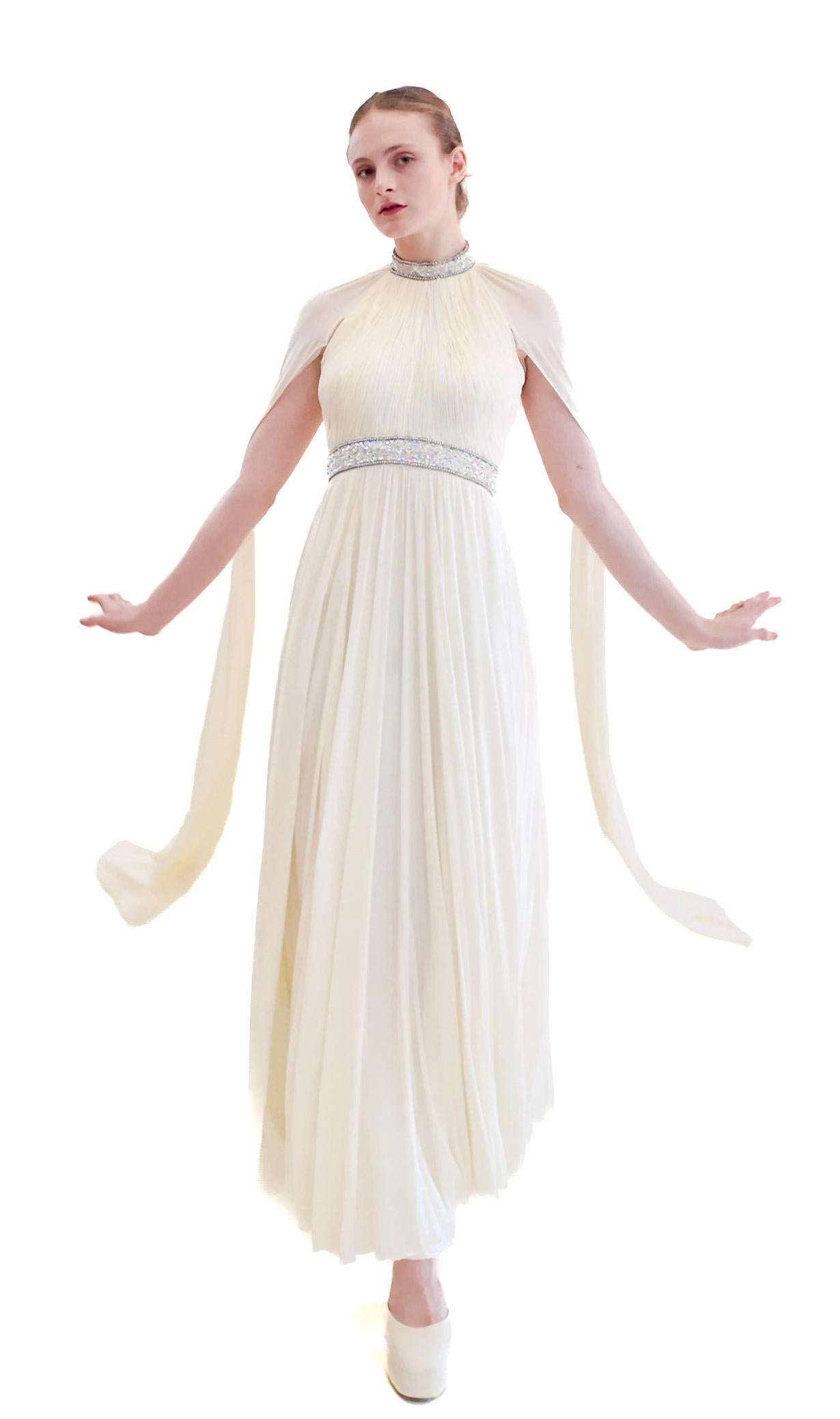 Claude Riha White Caped Gown with Beaded Neckline and Waistline in vendita 4