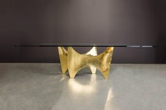 Table de salle à manger sculpturale en laiton de Claude Santarelli, Paris, vers 1975, signée