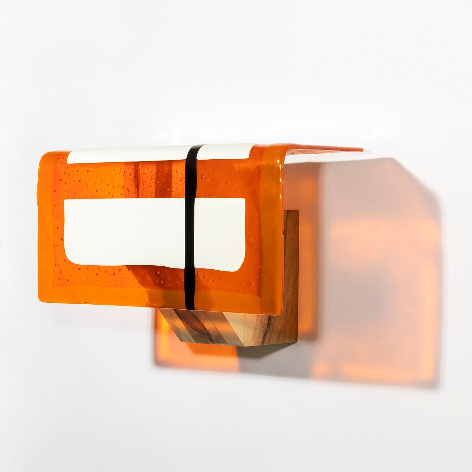 Vetro di Murano Claude Shelf Orange by Duccio Maria Gambi in Walnut and Murano Glass in vendita