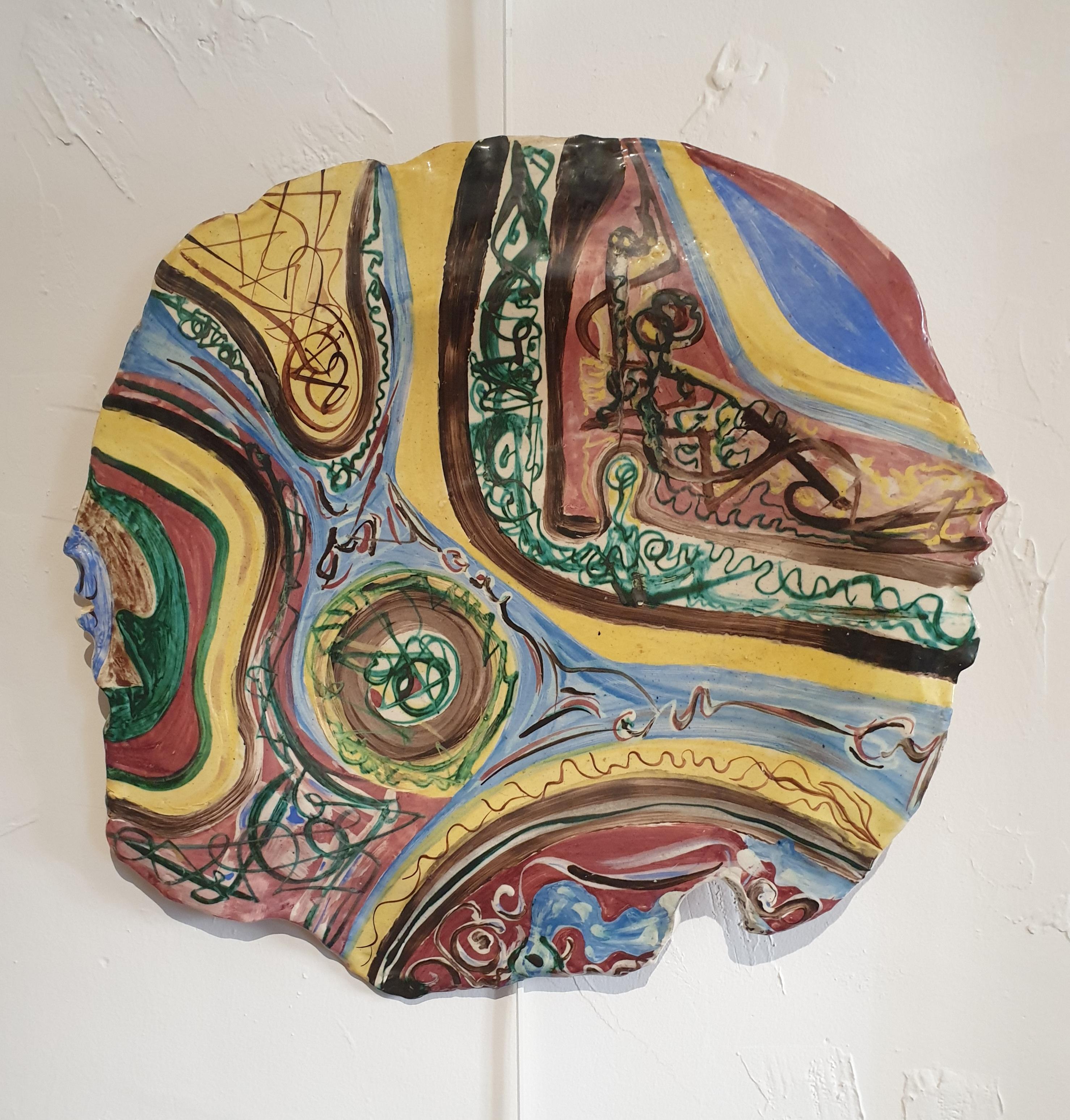 
Abstrakte expressionistische Keramik des französischen Künstlers Claude Urbani. Auf der Vorderseite signiert und datiert 93. Auf der Rückseite ist Antibes 1993 eingeschnitten.
Keramiker, Bildhauer, Modellierer und Maler.
In der Altstadt von Antibes
