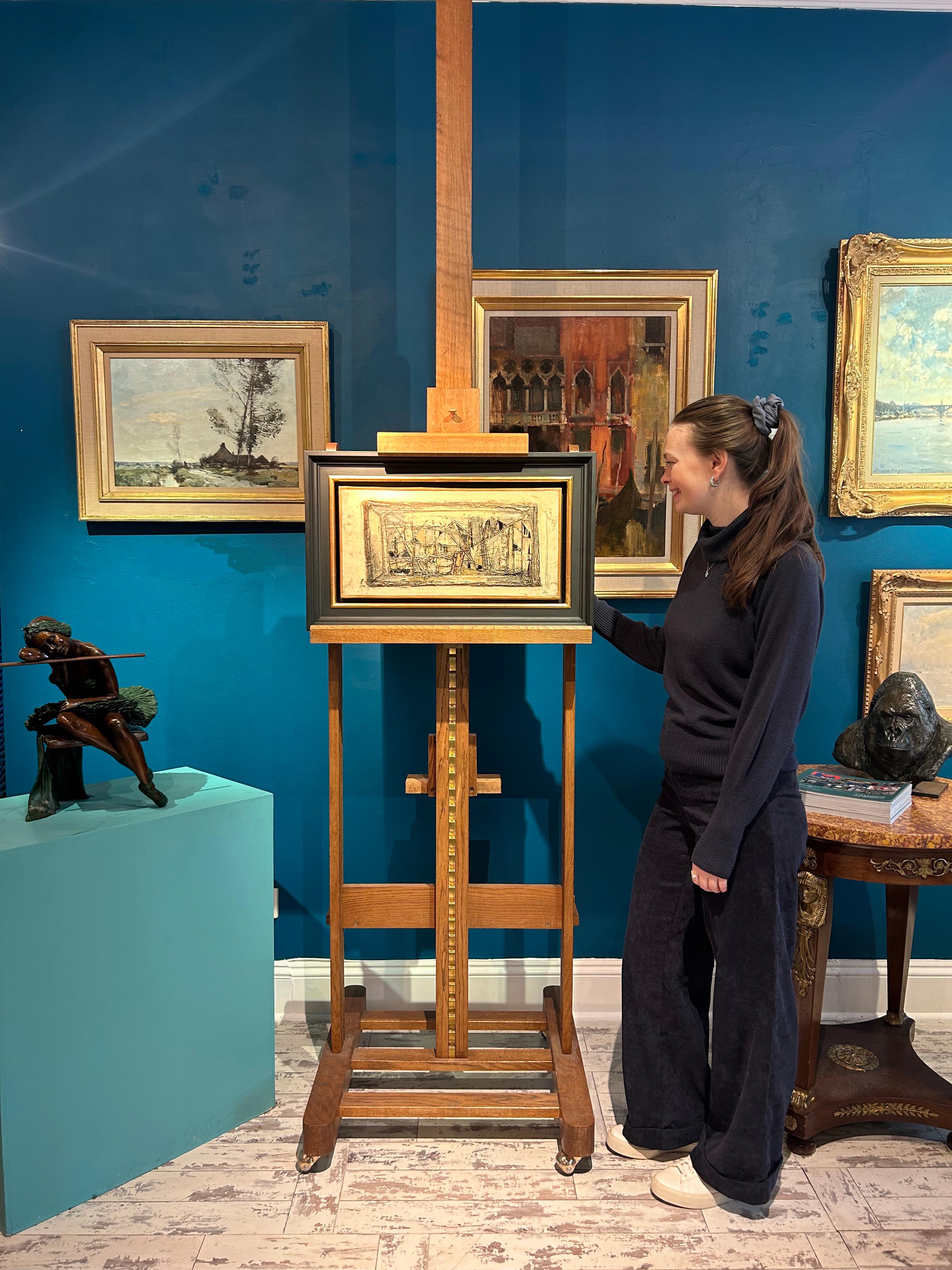 'Barche nel porto' di Claude Venard è un dipinto astratto dei primi del Novecento che raffigura una scena portuale. Venard riflette il suo stile post-cubista, trasformando una tradizionale scena marittima in una nitida composizione geometrica. Le