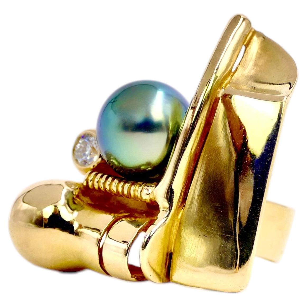 Claude Wesel gold ring set with diamond and Tahiti pearl
