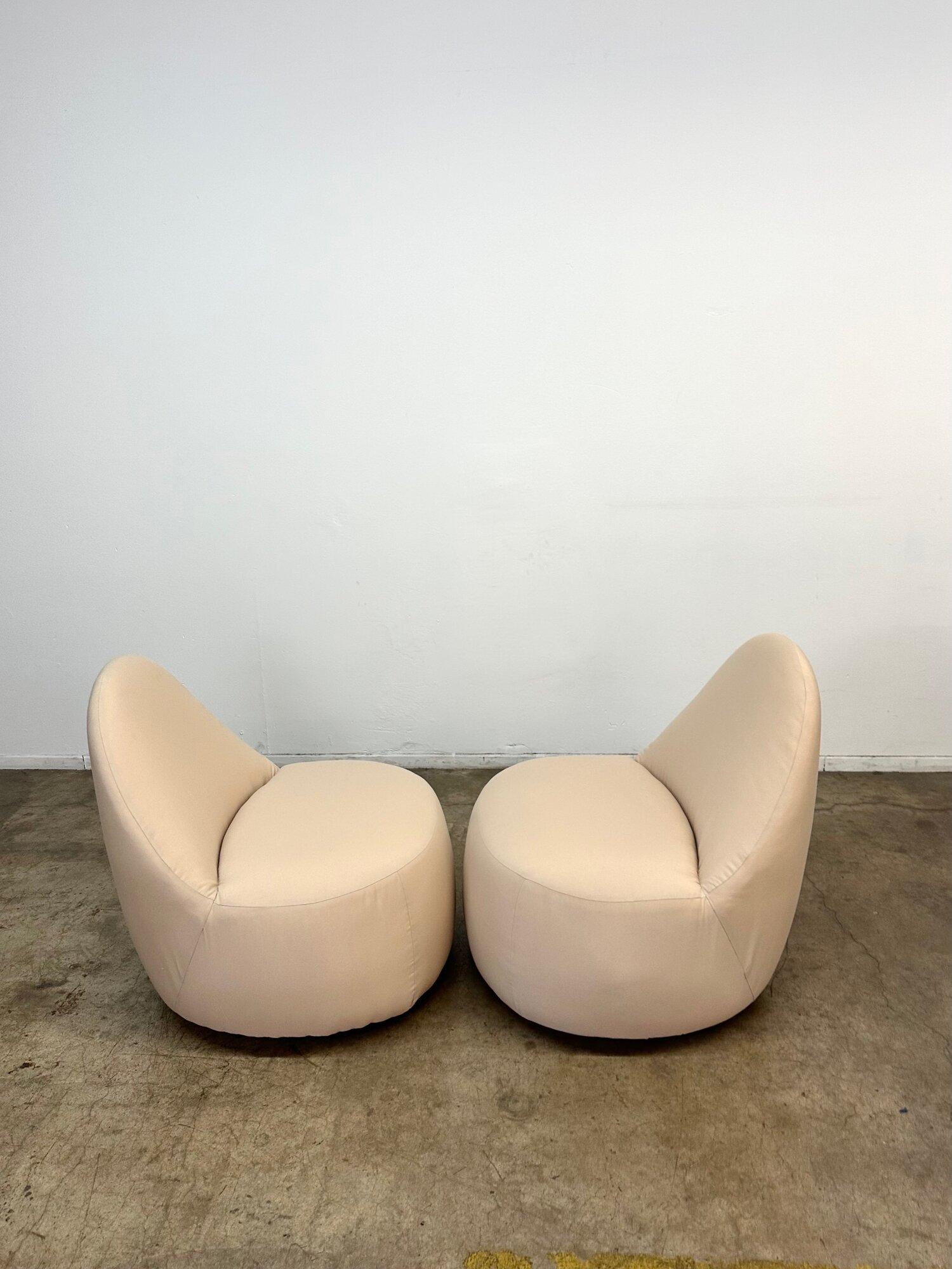 Claudia & Harry Washington Mitt Lounge Chairs for Bernhardt In Good Condition In Los Angeles, CA