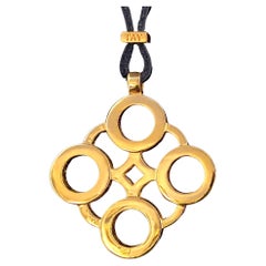 Pendentif "Claudia" sur bracelet en cuir