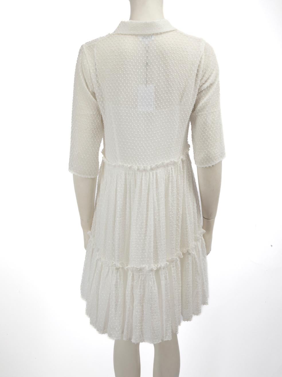 Gris Claudie Pierlot Robe à volants blanche longueur genou, taille S en vente