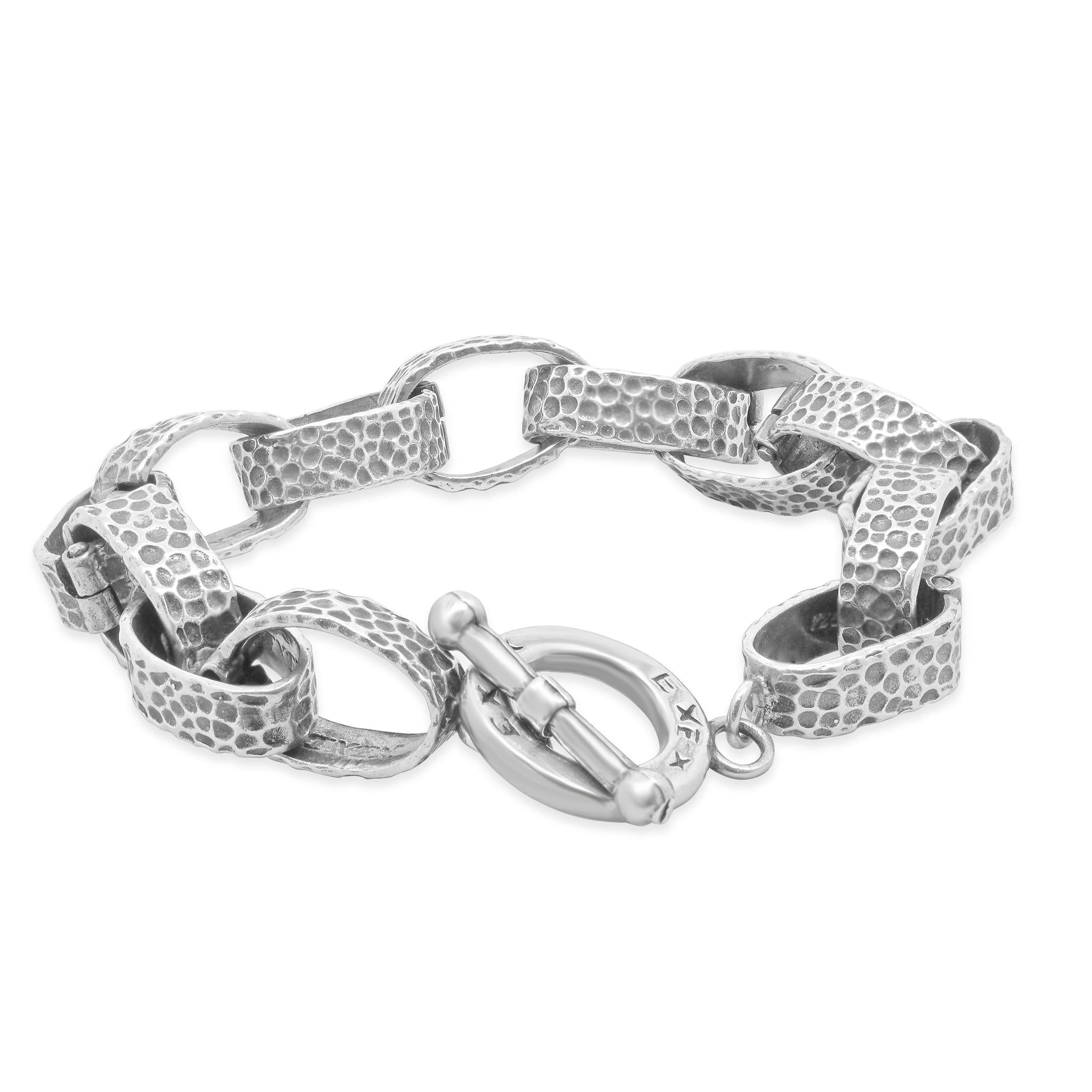 Matériau : Argent sterling
Mesure : le bracelet mesure 8.25 pouces de long
Poids : 41,36 grammes