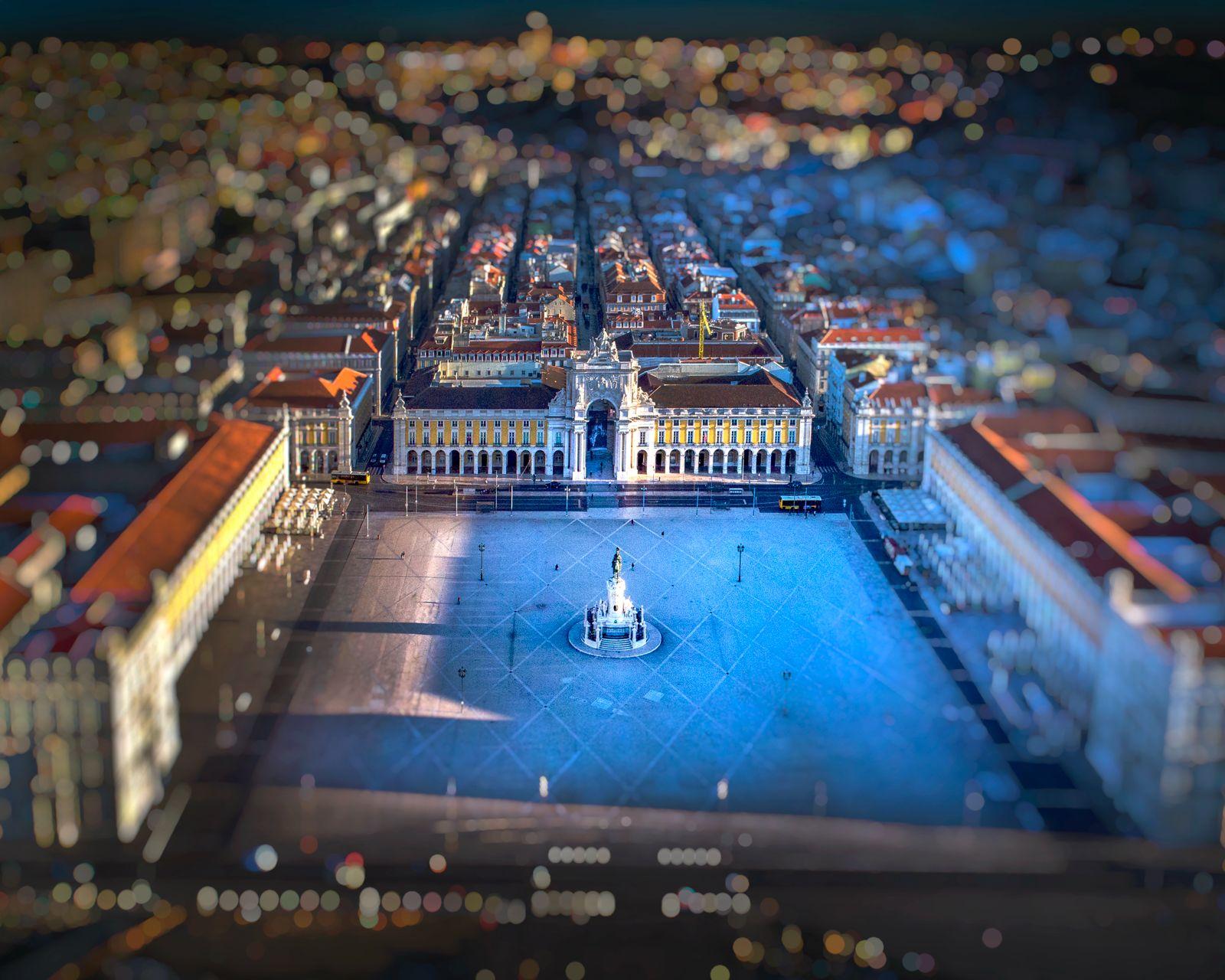 Claudio Edinger Landscape Photograph - Machina Mundi Lisboa, Praça do Comércio