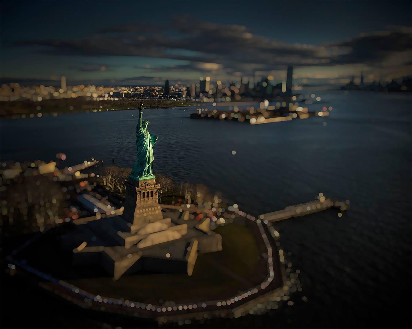 Claudio Edinger Color Photograph - Machina Mundi New York, Statue of Liberty