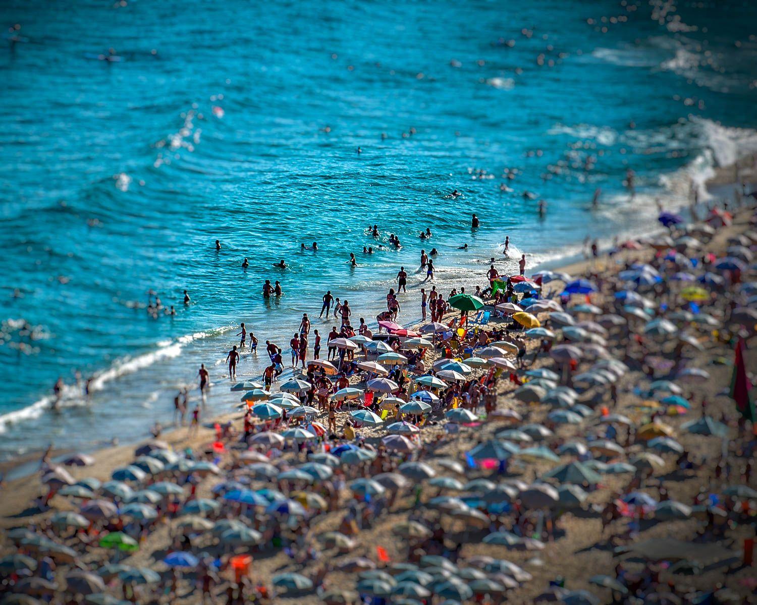 Machina Mundi Rio de Janeiro, Copacabana Beach