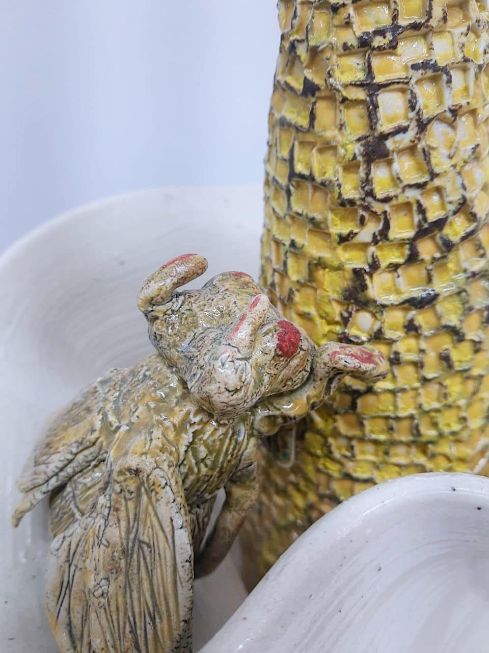 Bee bowl - Sculpture by Claudio Jerónimo