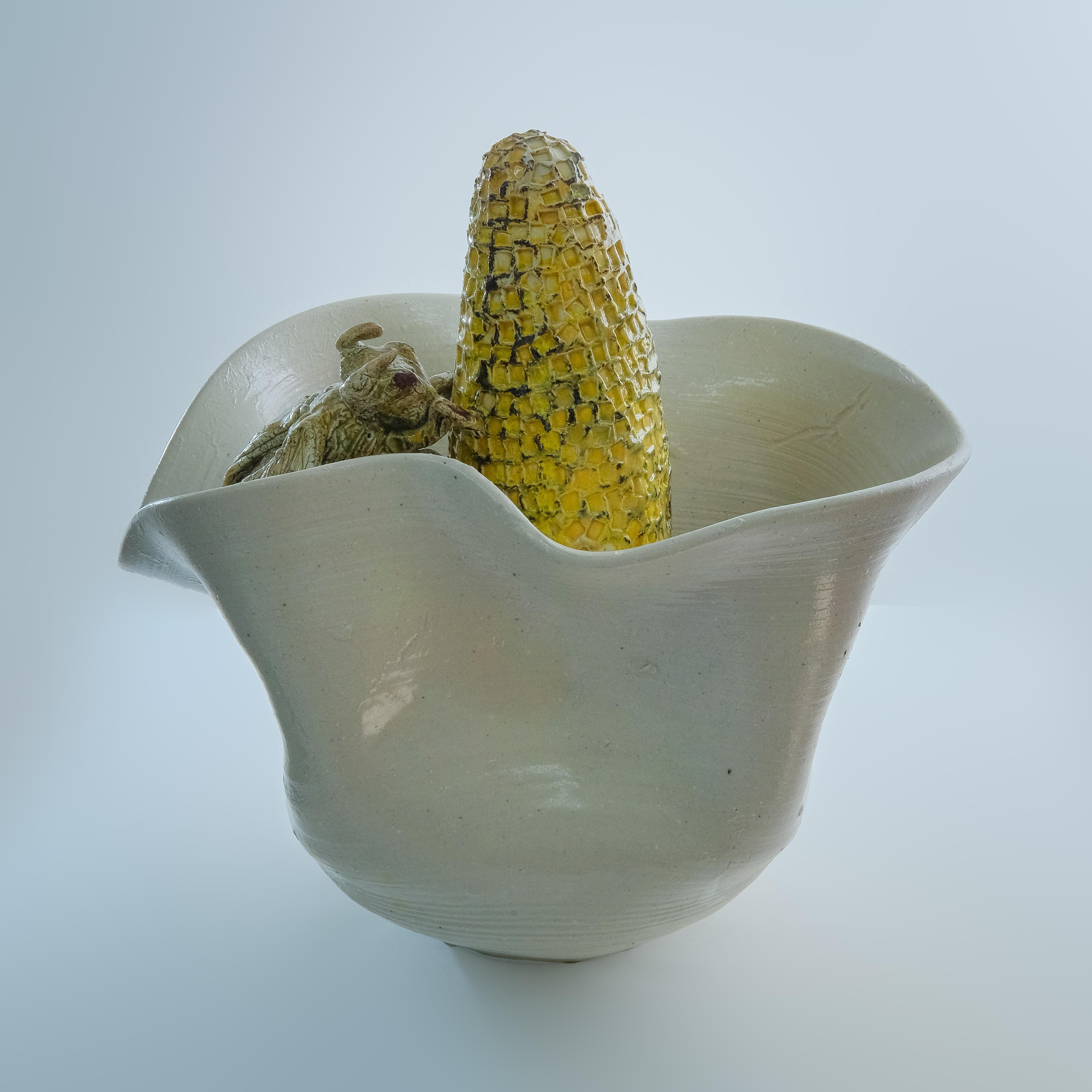 Claudio Jerónimo Figurative Sculpture - Bee bowl
