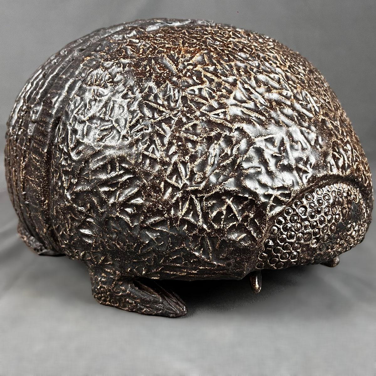 Vaso Armadillo in ceramica ad alta temperatura Claudio Jerónimo Brown in vendita 4