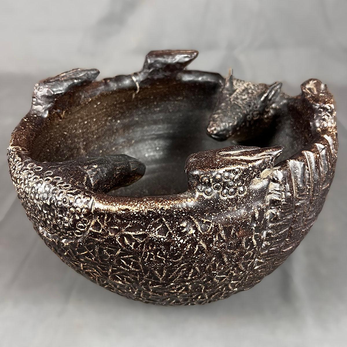 Messicano Vaso Armadillo in ceramica ad alta temperatura Claudio Jerónimo Brown in vendita