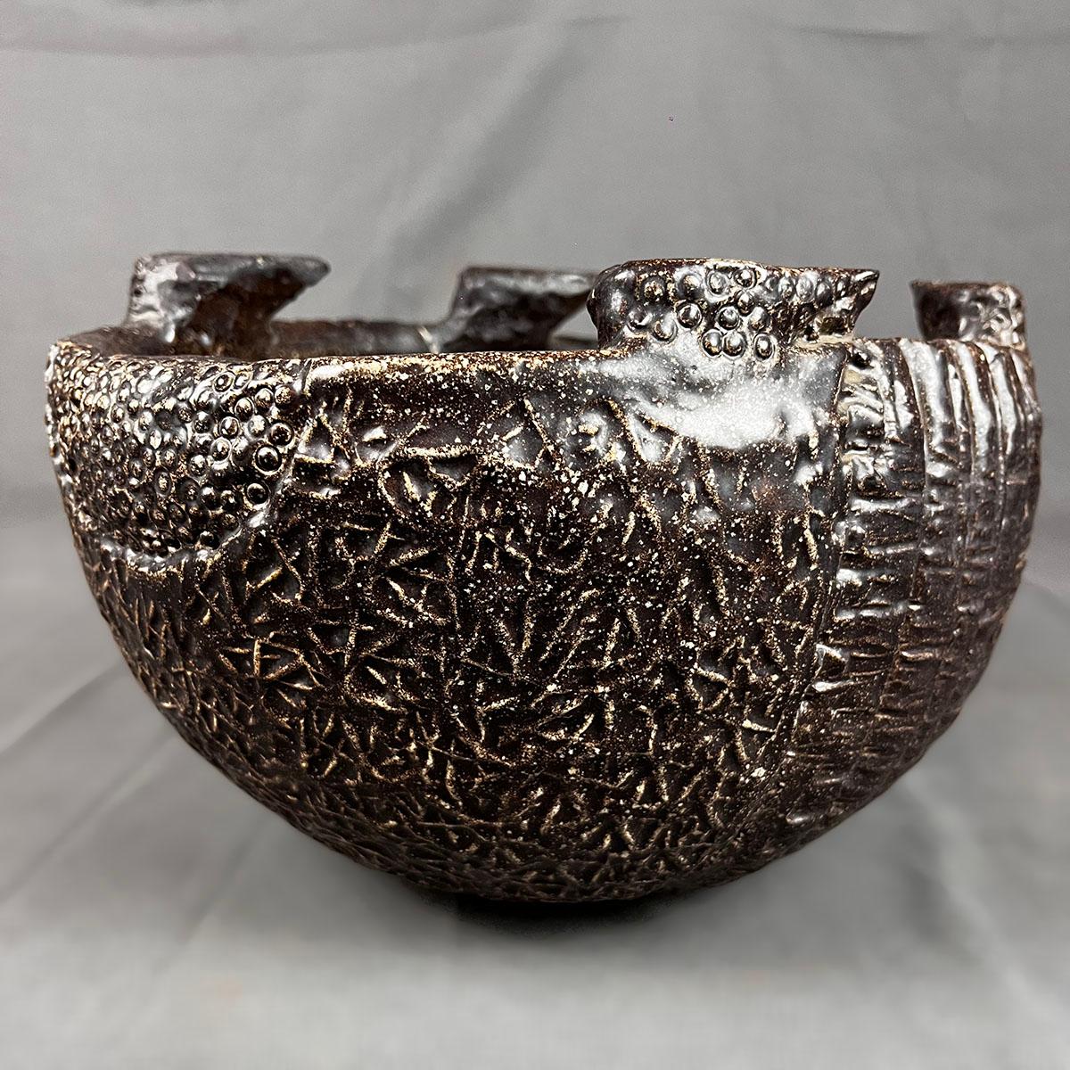 Vaso Armadillo in ceramica ad alta temperatura Claudio Jerónimo Brown In condizioni buone in vendita a Mexico City, MX