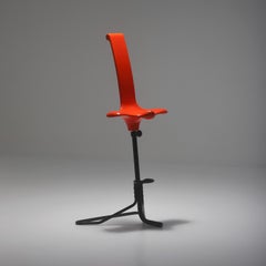 Sgabello moderno rosso Appoggio di Claudio Salocchi per Sormani