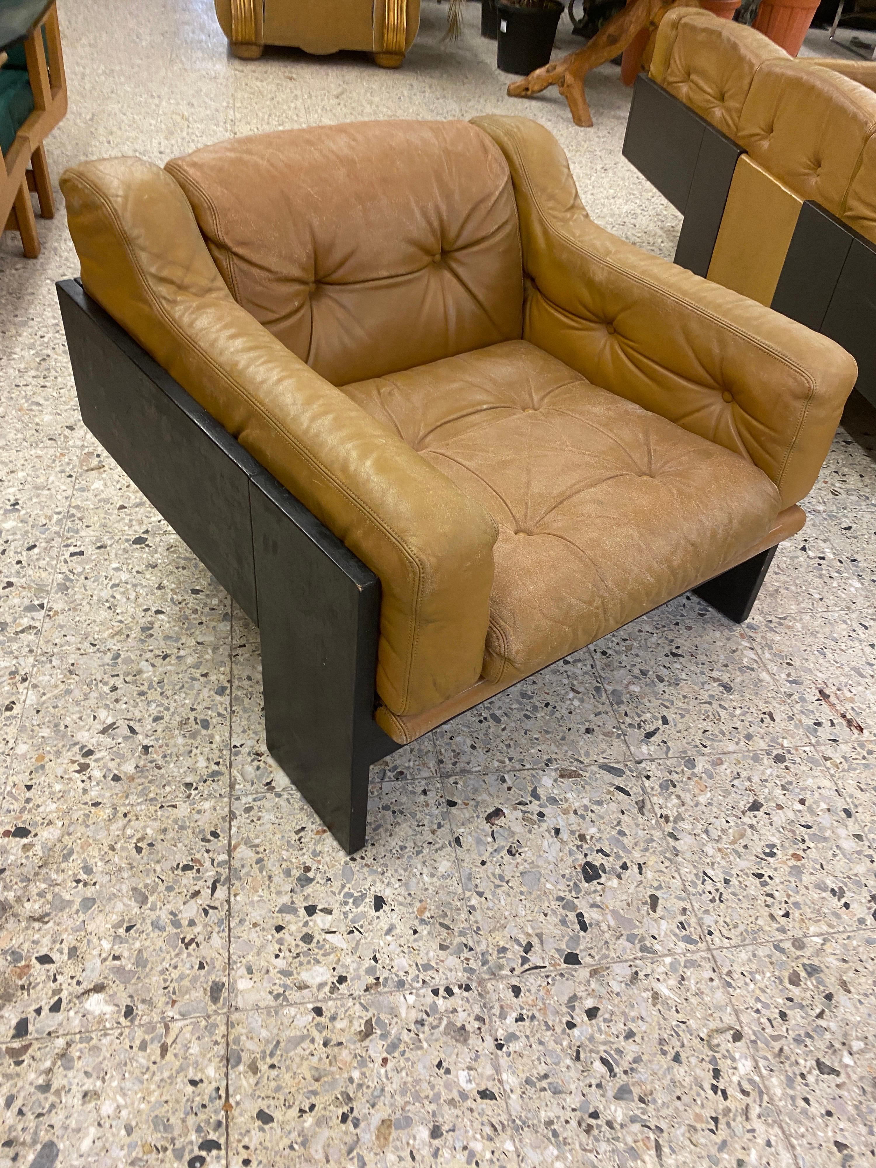 Mid-20th Century In the style of Claudio Salocchi, Armchair in lacquered wood and leather For Sale