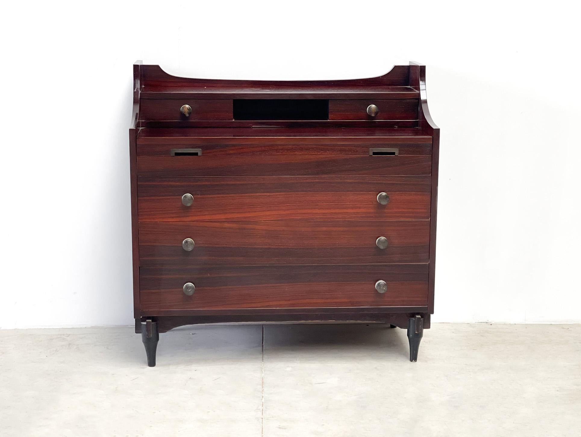 A nice italian cabinet from the 1960s. This cabinet was designed by Claudio Salocchi for Sormani
It is a nice example of elegant italian desgin but also functional. You can use it as an normal chest of drawers but if you pull out the top drawer
