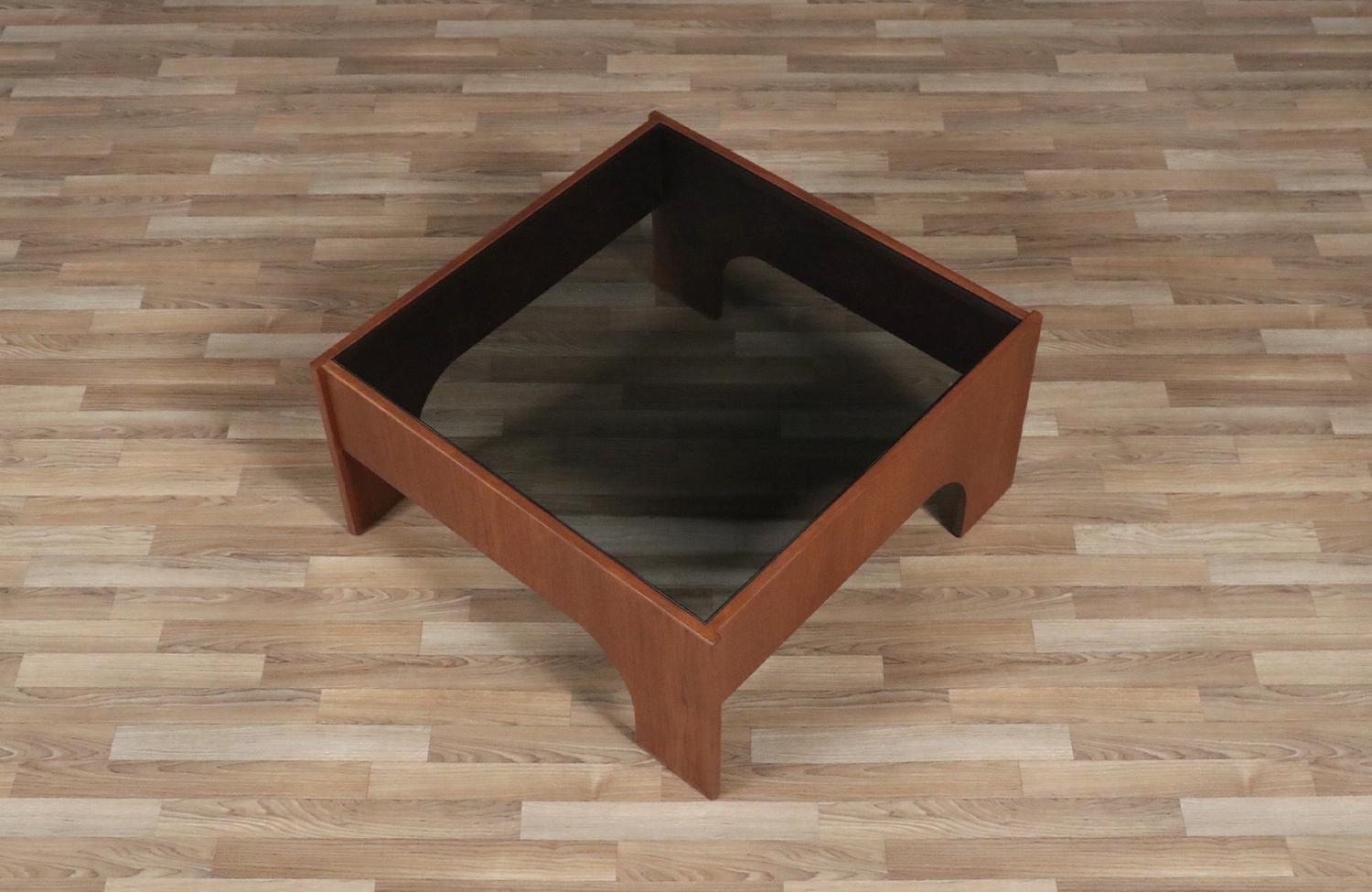 Claudio Salocchi “Oriolo” Smoke Glass Coffee Table for Sormani For Sale 2