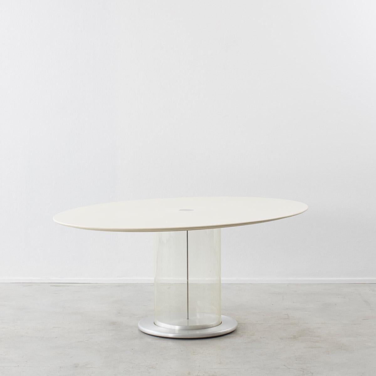 Claudio Salocchi (1934 to 2012) was a highly regarded designer and architect, known for detailed research into furniture layouts. As a result, we see innovative compositions without compromise on function. This oval dining table design draws your