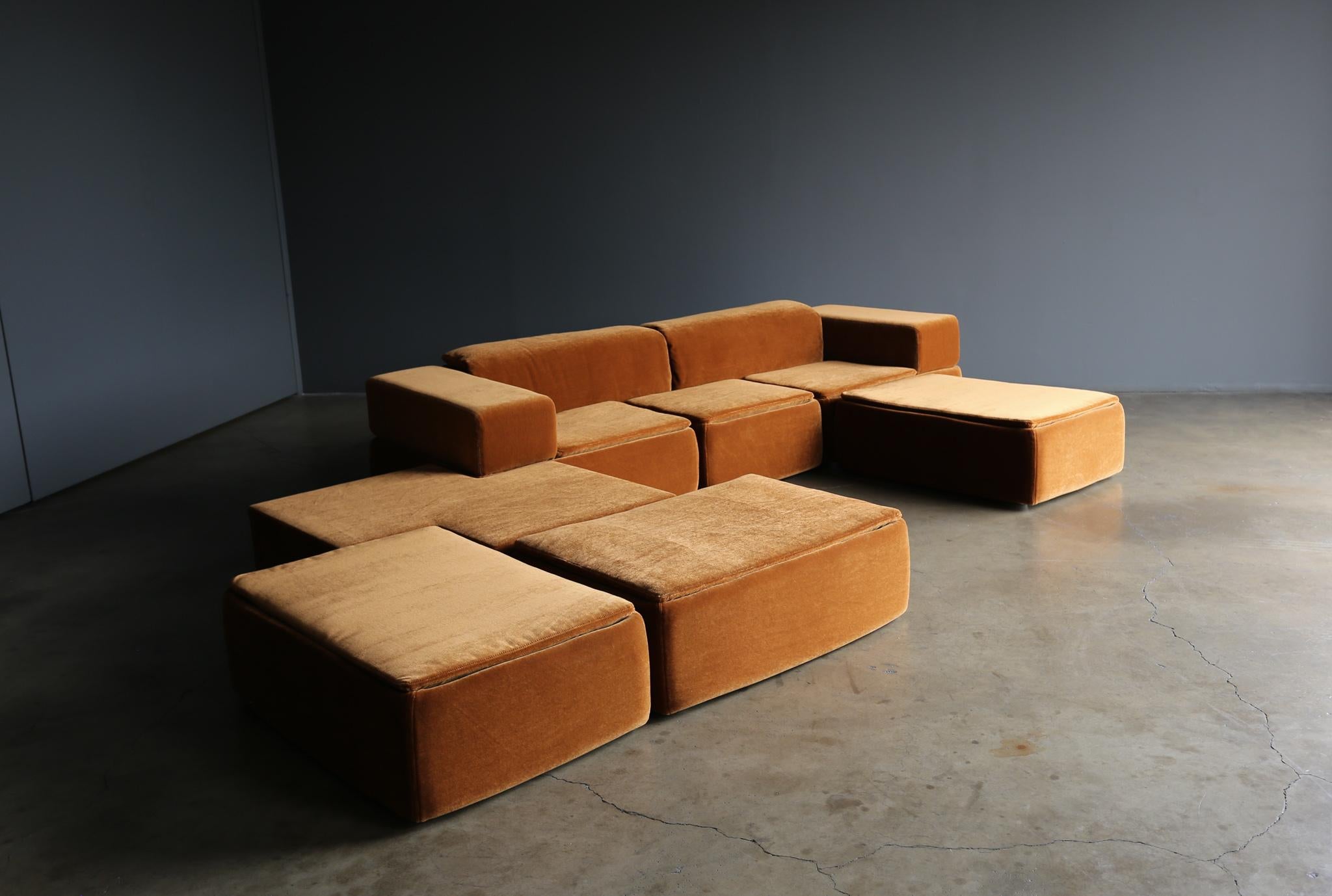 Claudio Salocchi Paione Modular Mohair Sofa for Sormani, circa 1968 4