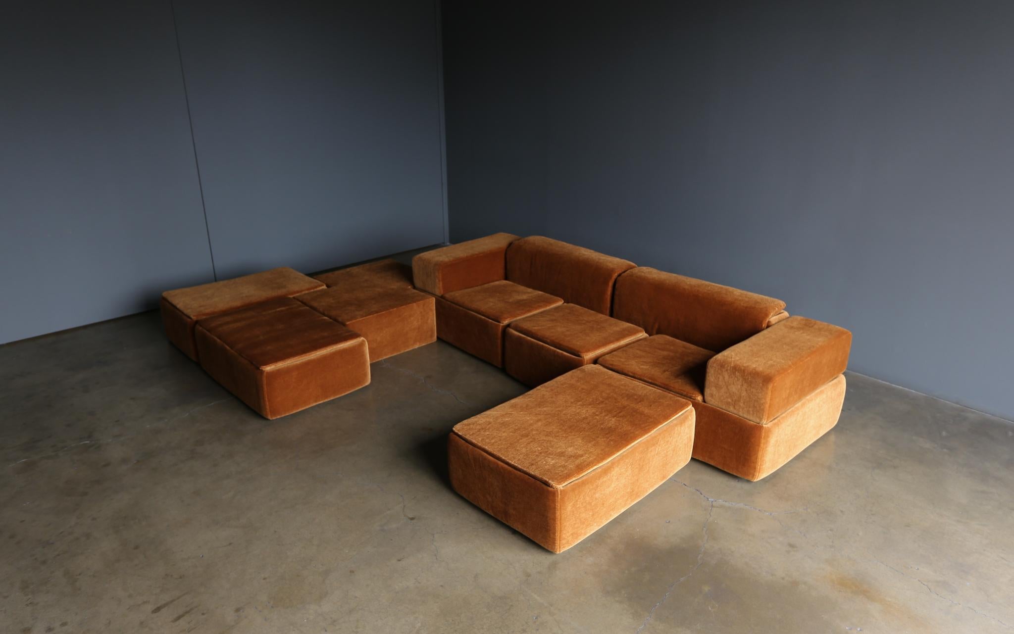 Claudio Salocchi Paione Modular Mohair Sofa for Sormani, circa 1968 5