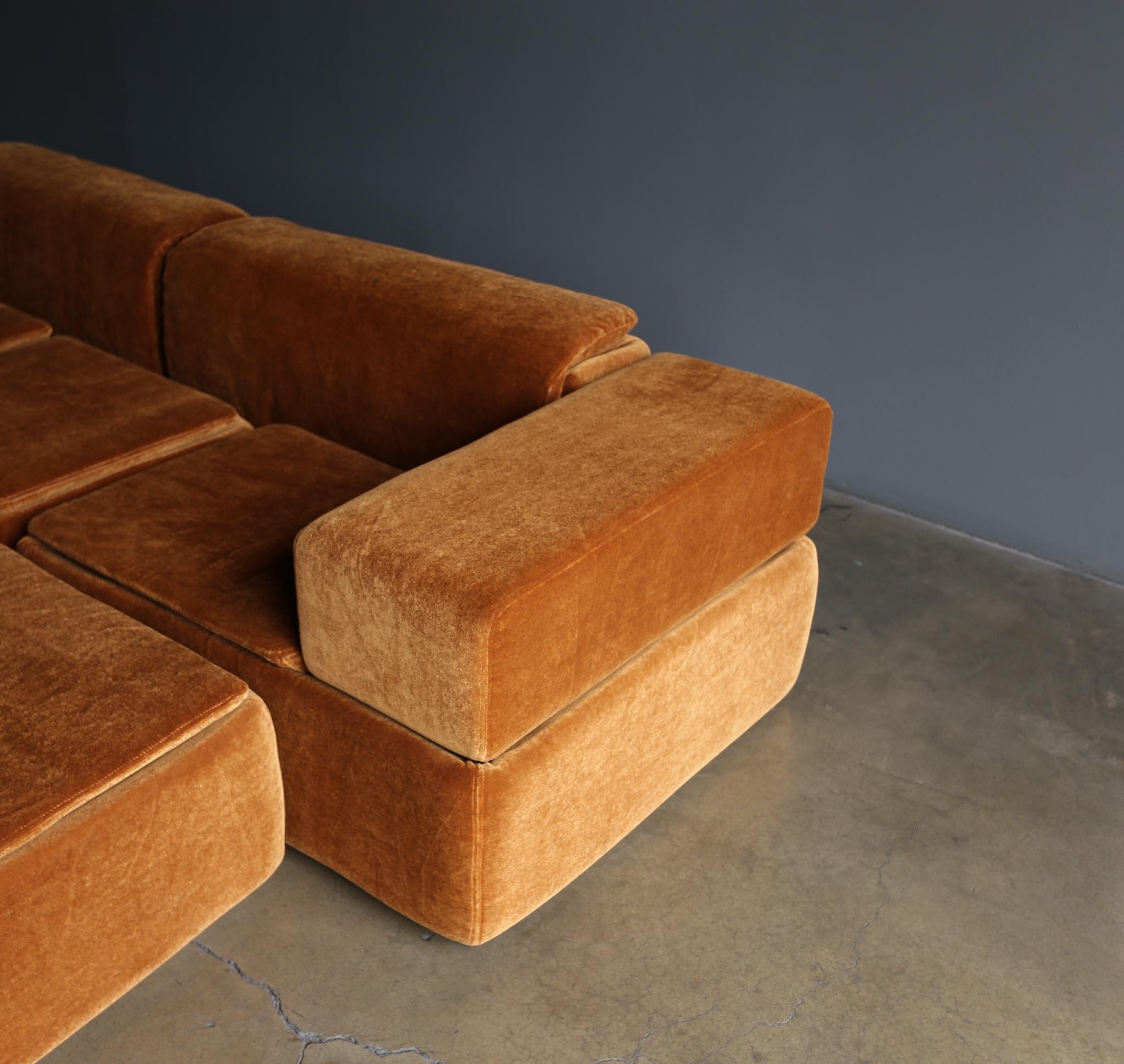 Claudio Salocchi Paione Modular Mohair Sofa for Sormani, circa 1968 6
