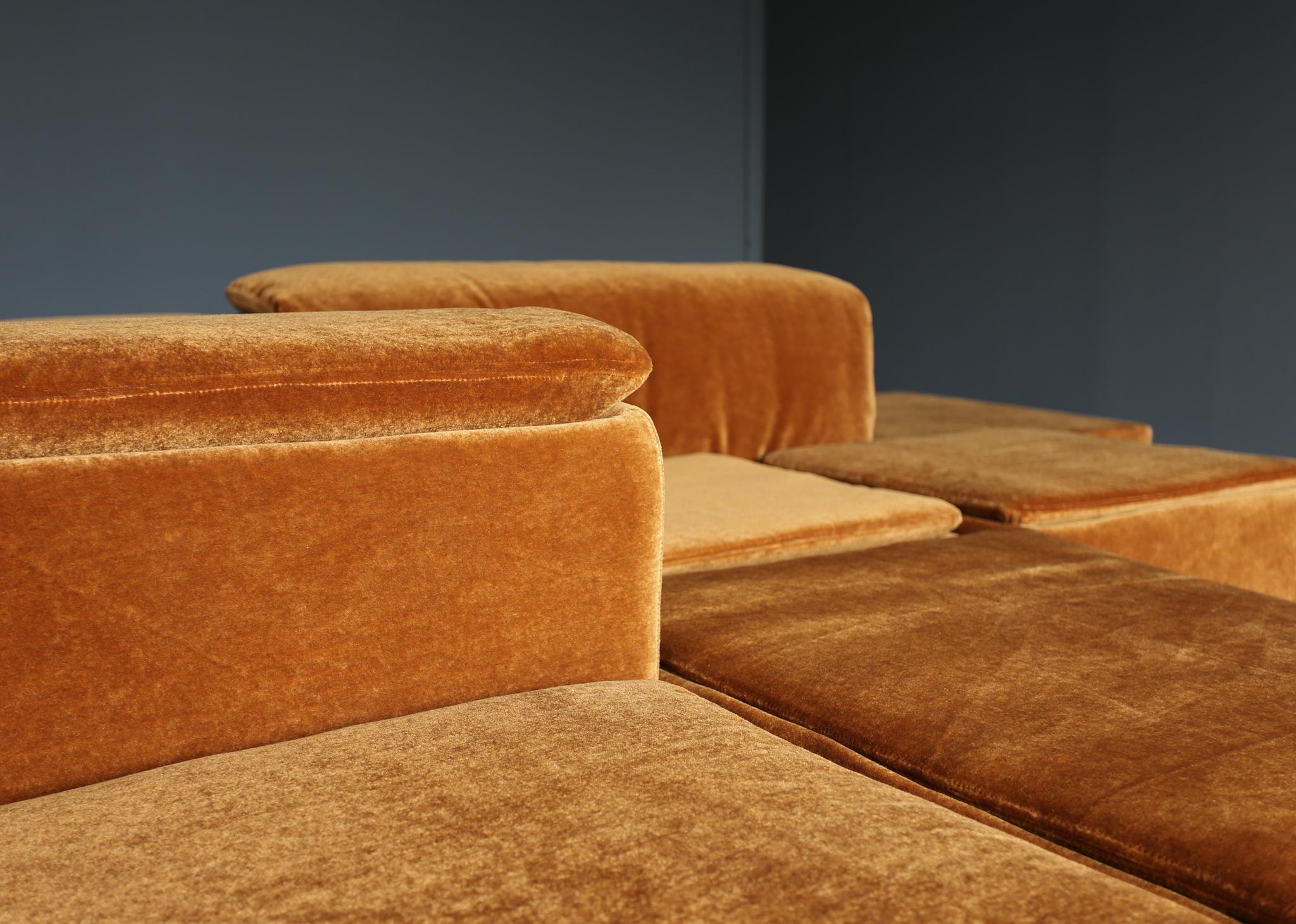 Claudio Salocchi Paione Modular Mohair Sofa for Sormani, circa 1968 7