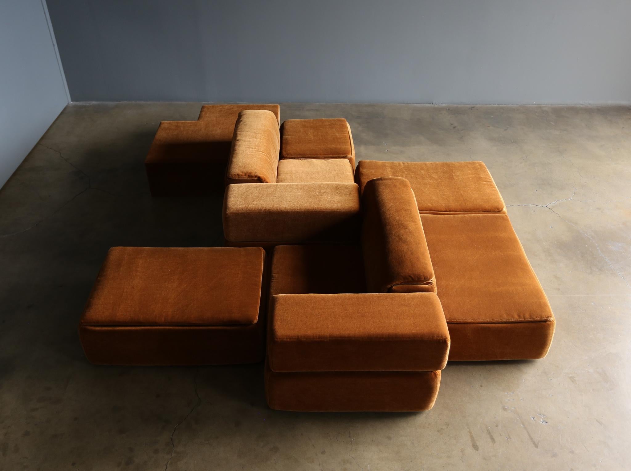 Claudio Salocchi Paione Modular Mohair Sofa for Sormani, circa 1968 In Good Condition In San Juan Capistrano, CA