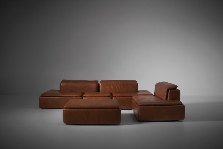 'Paione' modular sofa by Claudio Salocchi for Sormani, Italy 1968. Interesting architectural sofa with a nice low and deep seat consisting of three large seating parts with backrest and two loose elements without, to be used as a seat or as a