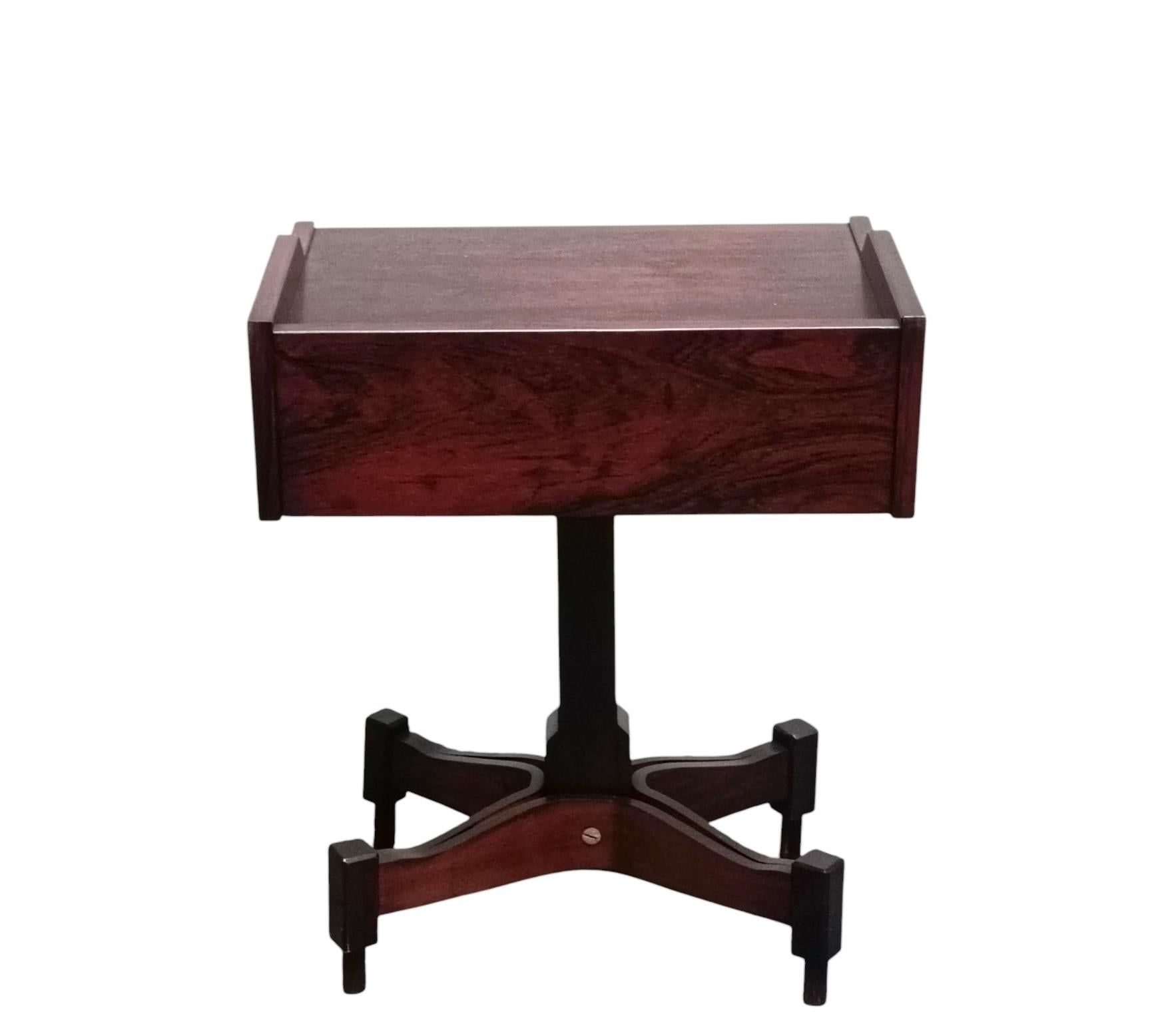 Mid-Century Modern Claudio Salocchi per Sormani Tavolino o Comodino in Legno, Italia 1960s en vente