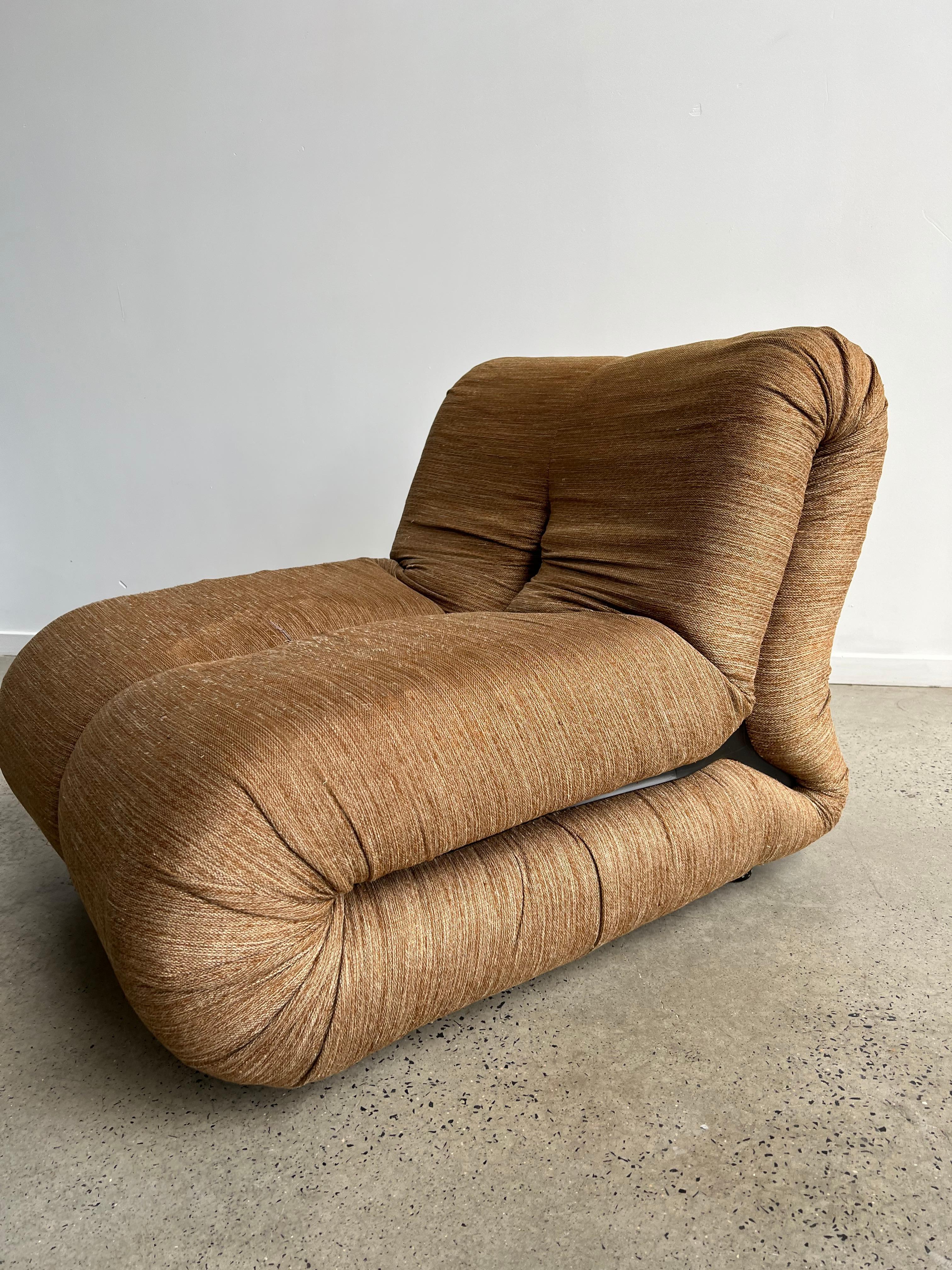Italian Claudio Vagnoni for 1P, 'Pagru' Lounge Chair in Original Brow Fabric, 1960s