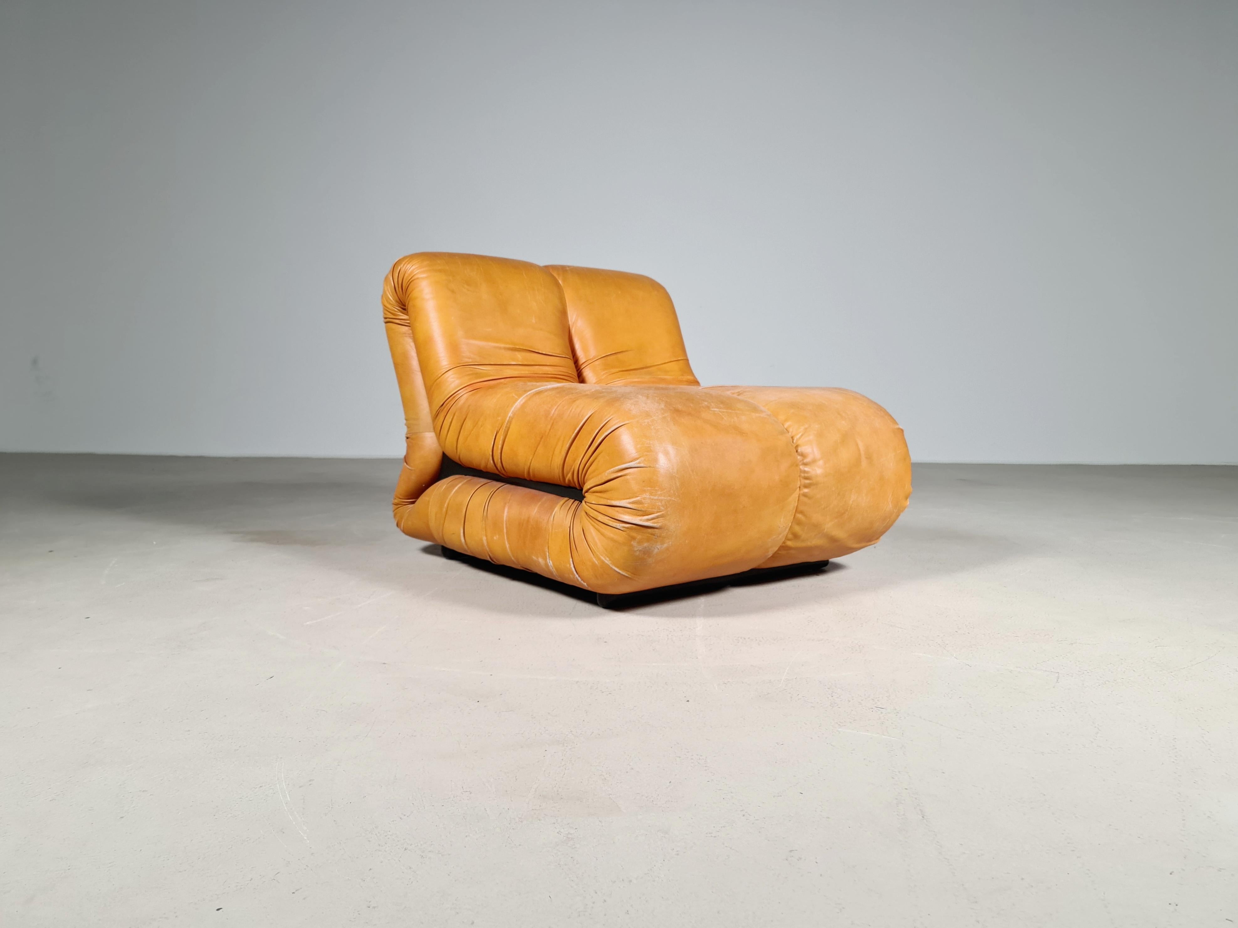 Mid-Century Modern Claudio Vagnoni for 1P, 'Pagru' Lounge Chair in Original cognac Leather