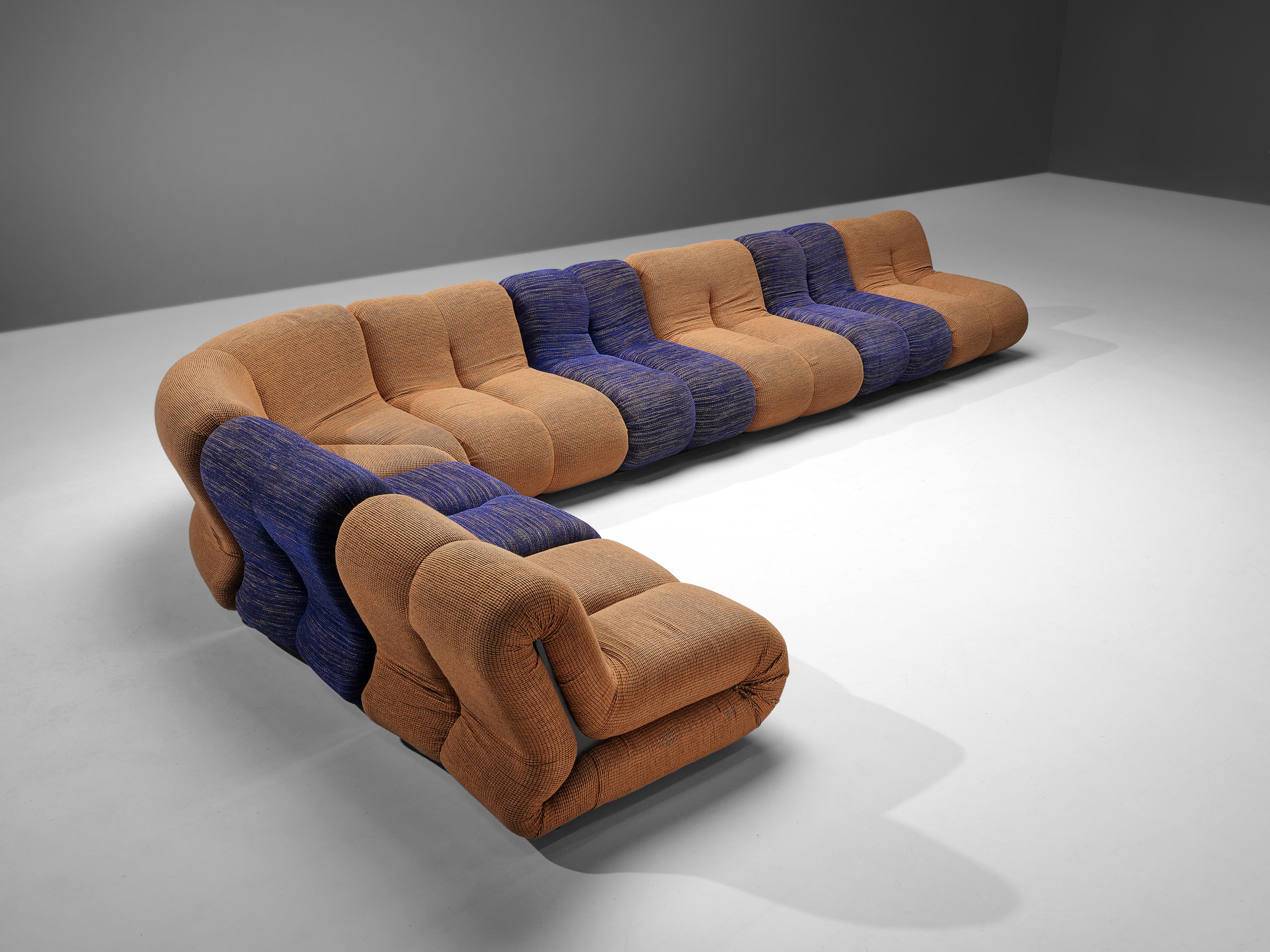 Claudio Vagnoni for 1P, ‘Pagru’ modular sofa, blue and brown fabric upholstery, Italy, 1968 

Striking ‘Pagru’ modular sofa designed in Italy by Claudio Vagnoni, manufactured by 1P in 1969. Each seating elements consists of two L-shaped forms that