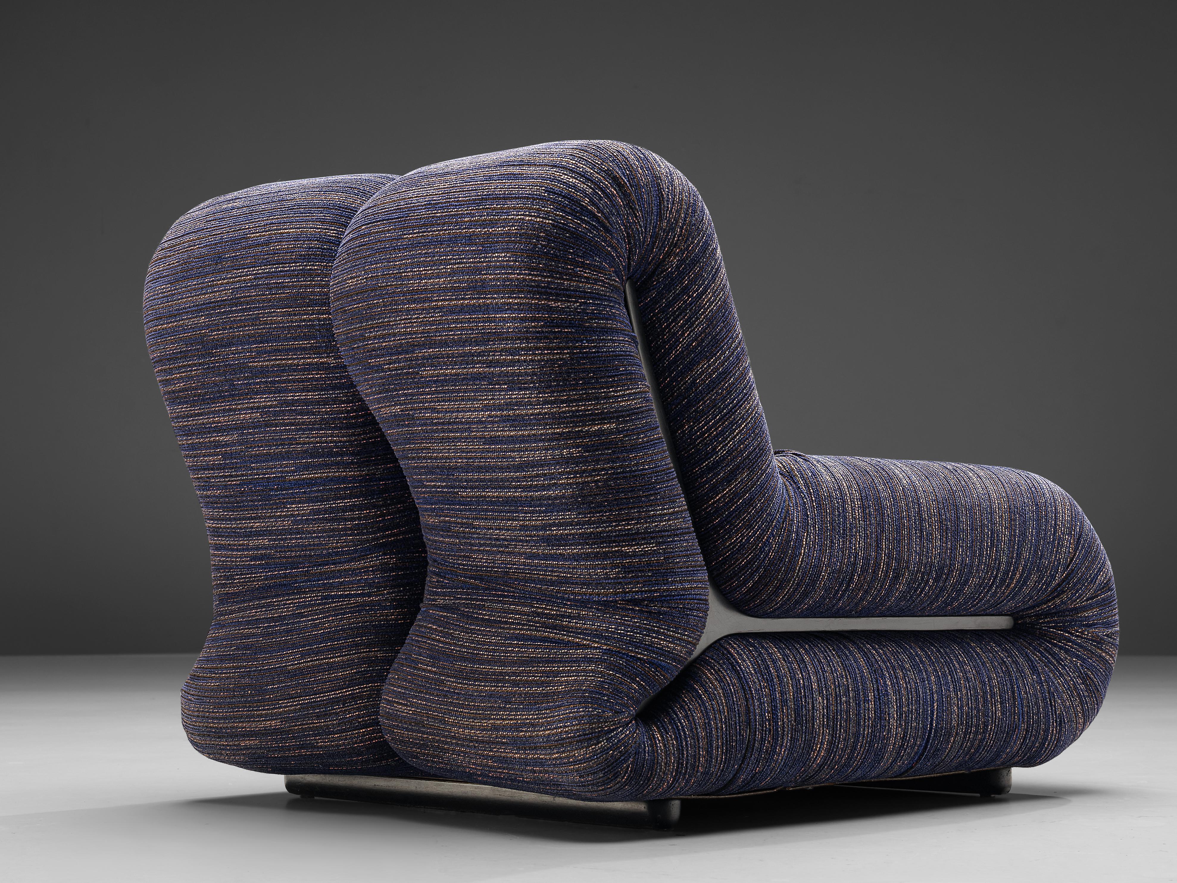 Claudio Vagnoni for 1P, pair of lounge chairs model ‘Pagru’, blue fabric upholstery, Italy, 1968

Wonderful pair of ‘Pagru’ lounge chairs designed in Italy by Claudio Vagnoni, manufactured by 1P in 1969. Two L-shaped forms are attached together what